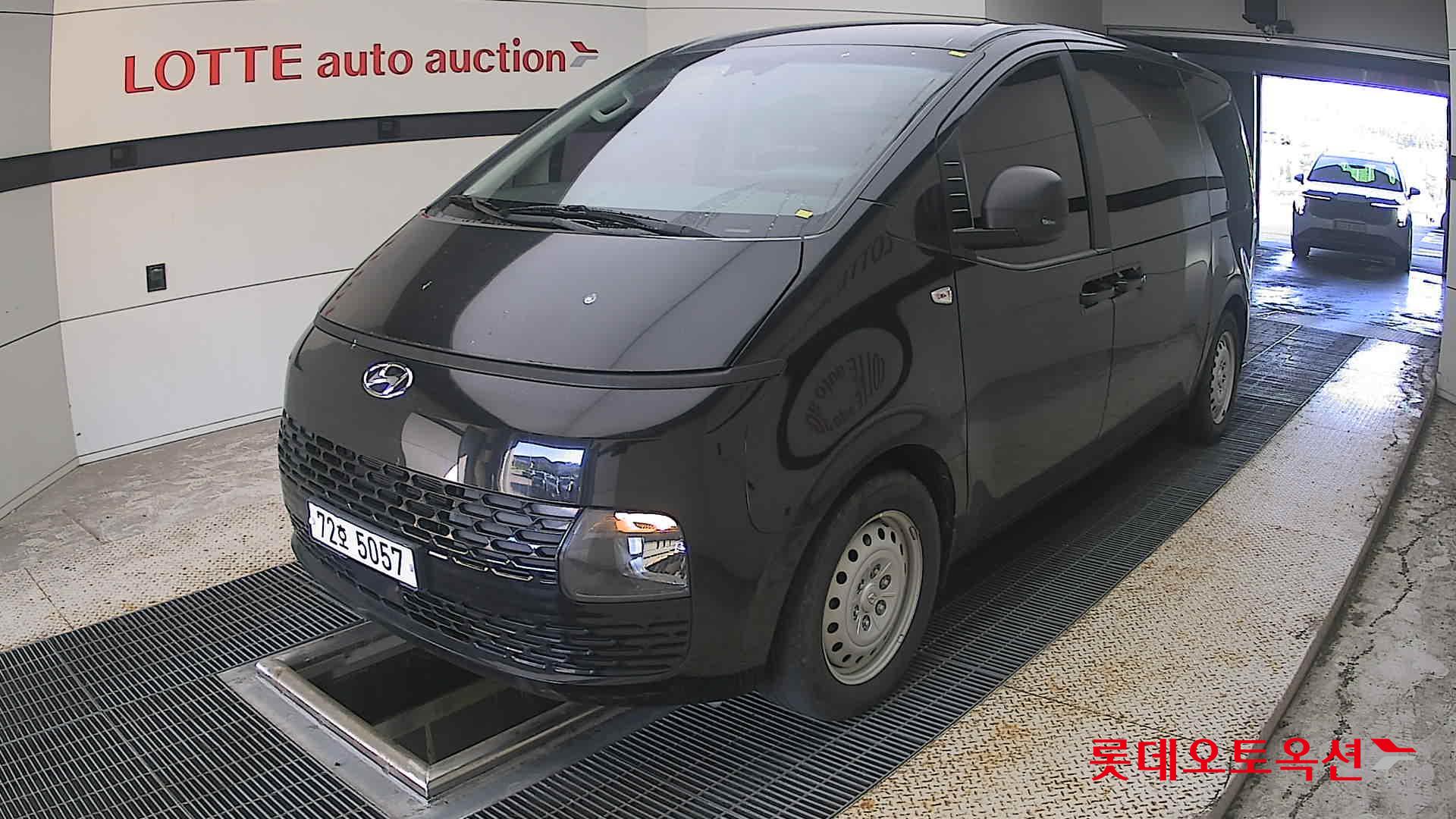 2022 - hyundai staria