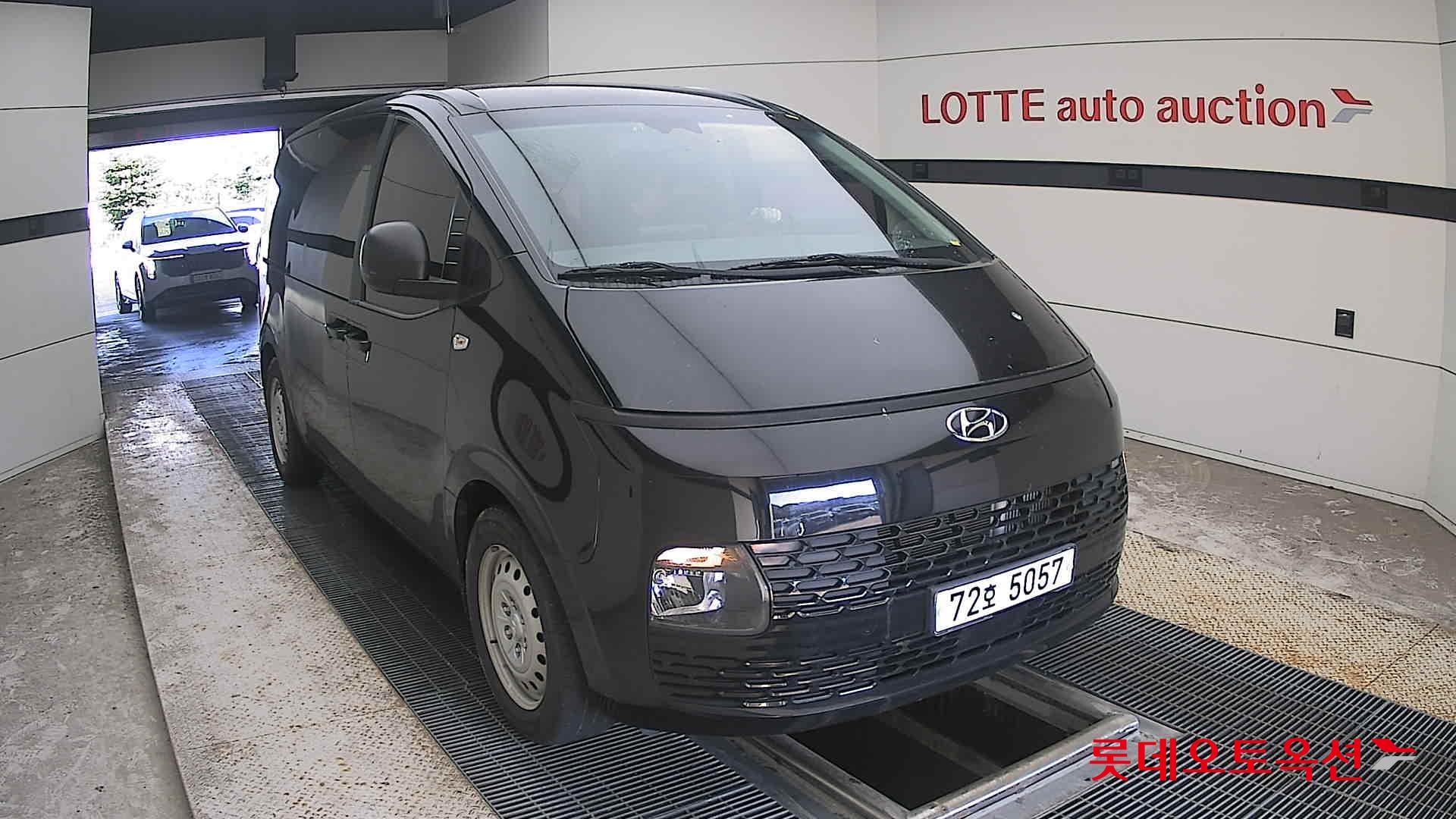 2022 - hyundai staria