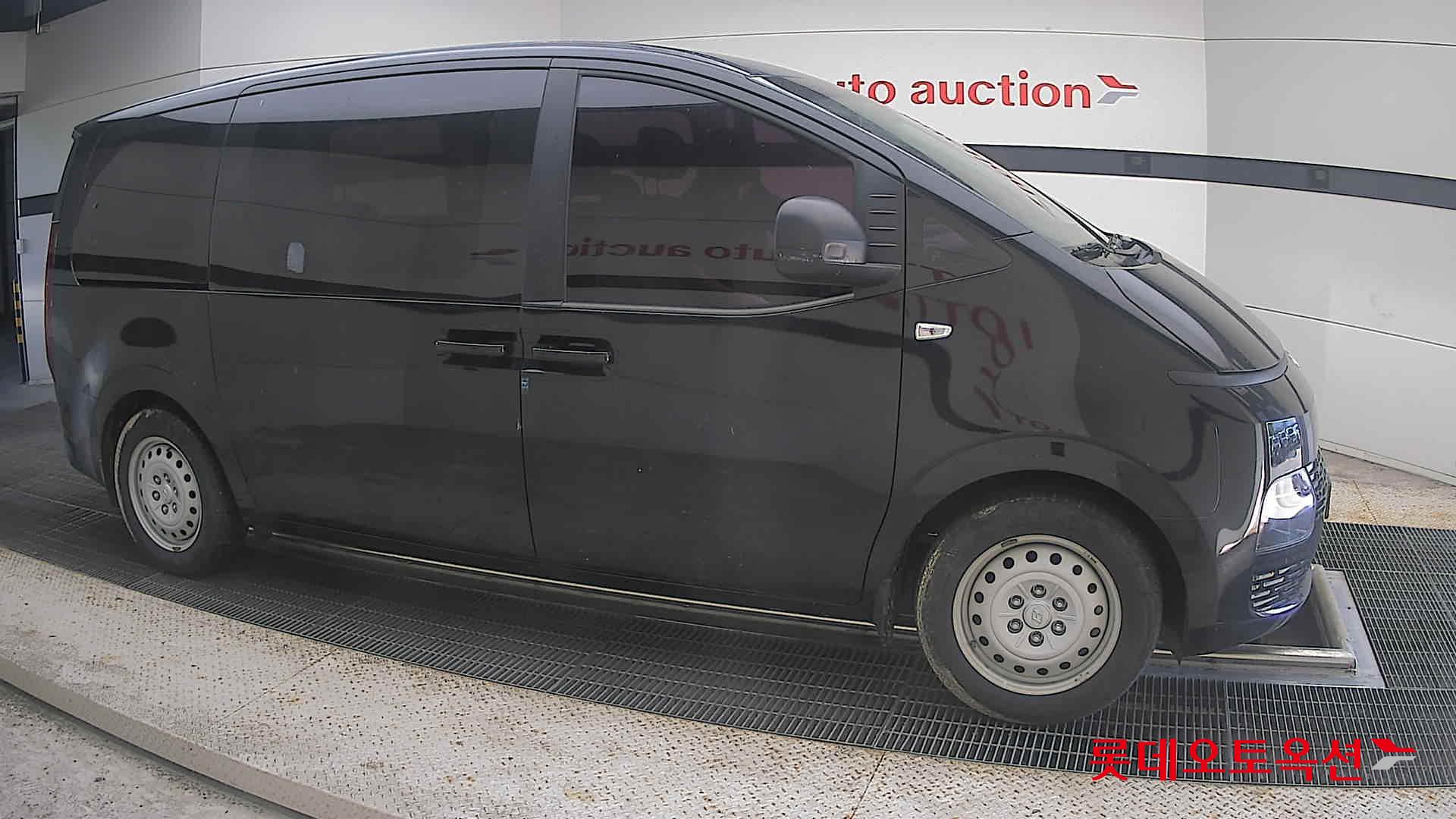 2022 - hyundai staria