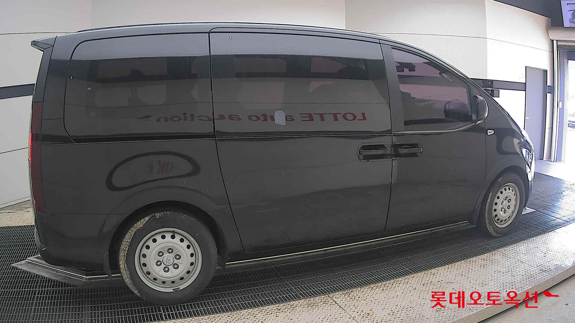 2022 - hyundai staria