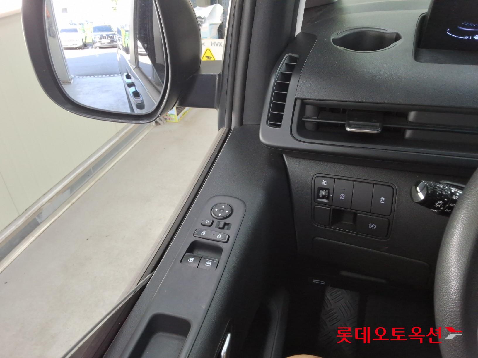 2022 - hyundai staria