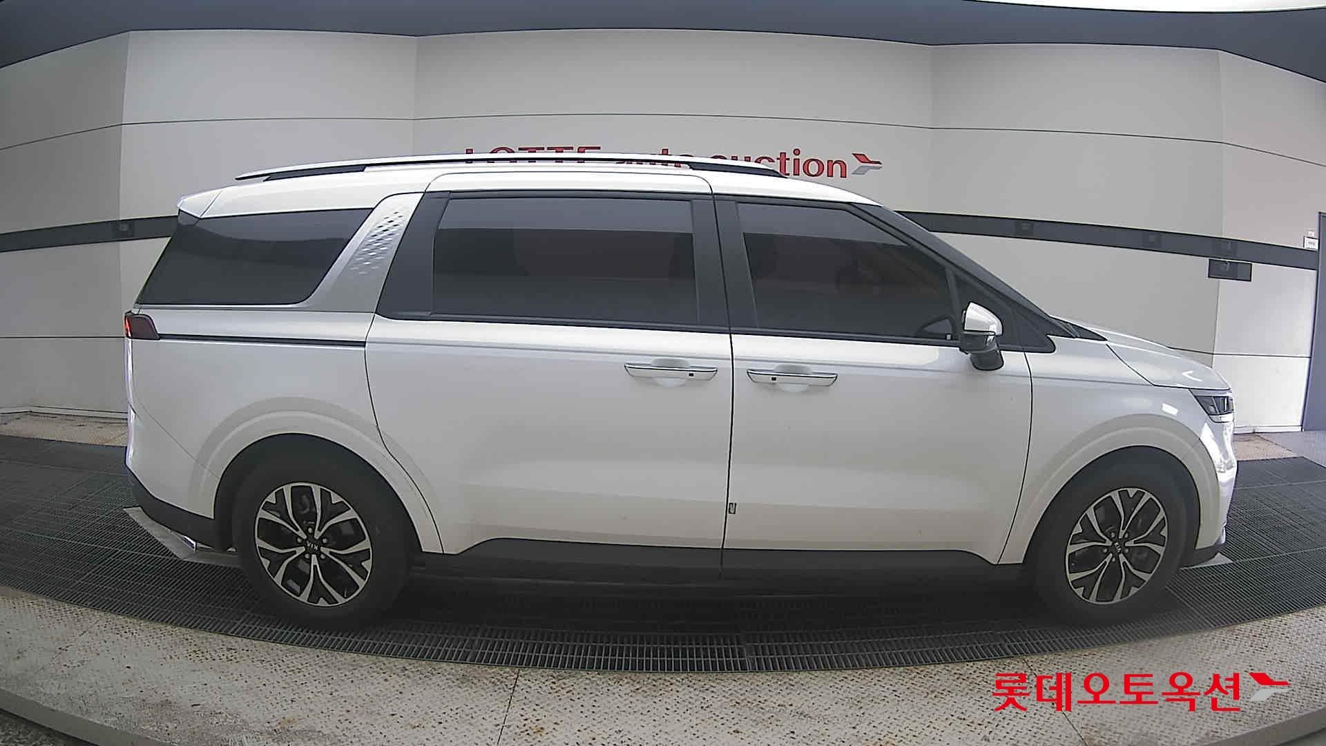 2021 - kia carnival