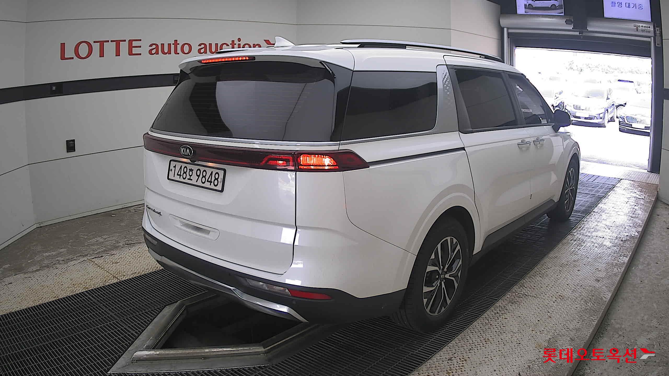 2021 - kia carnival