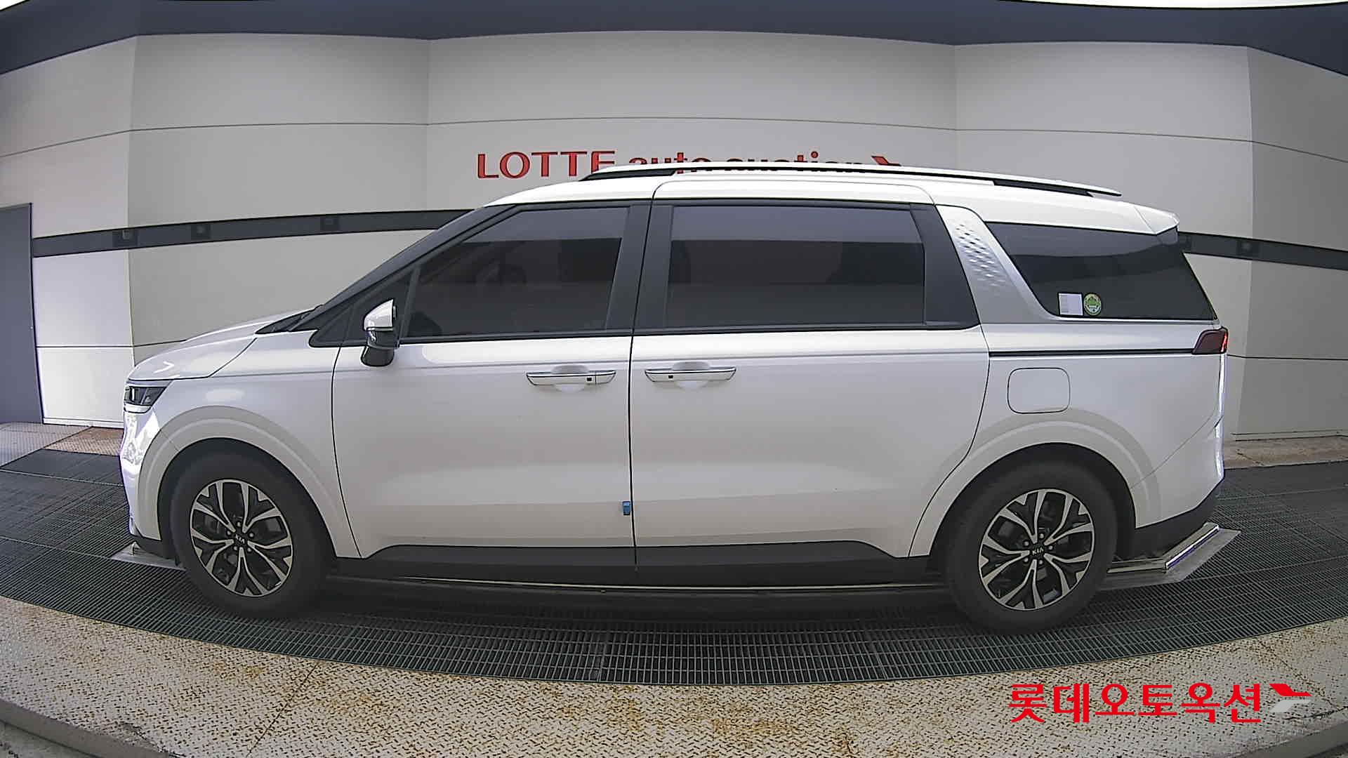2021 - kia carnival