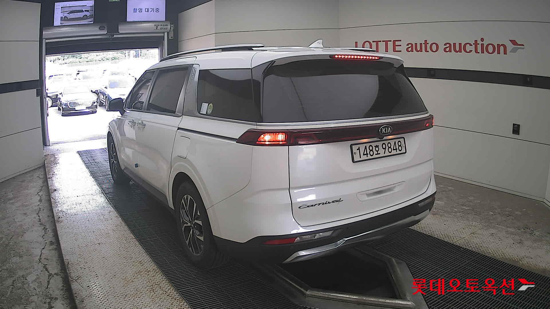 2021 - kia carnival