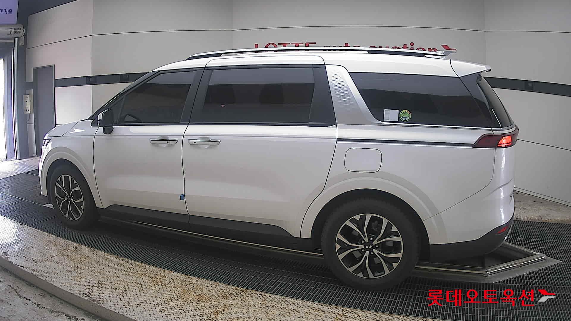 2021 - kia carnival
