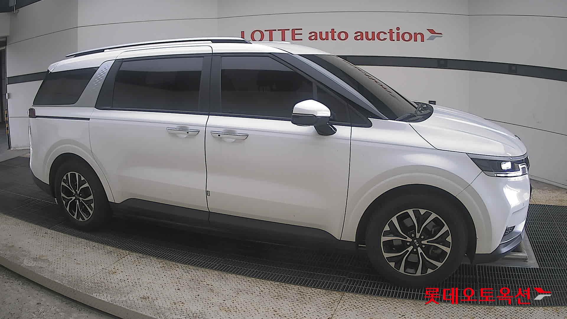 2021 - kia carnival