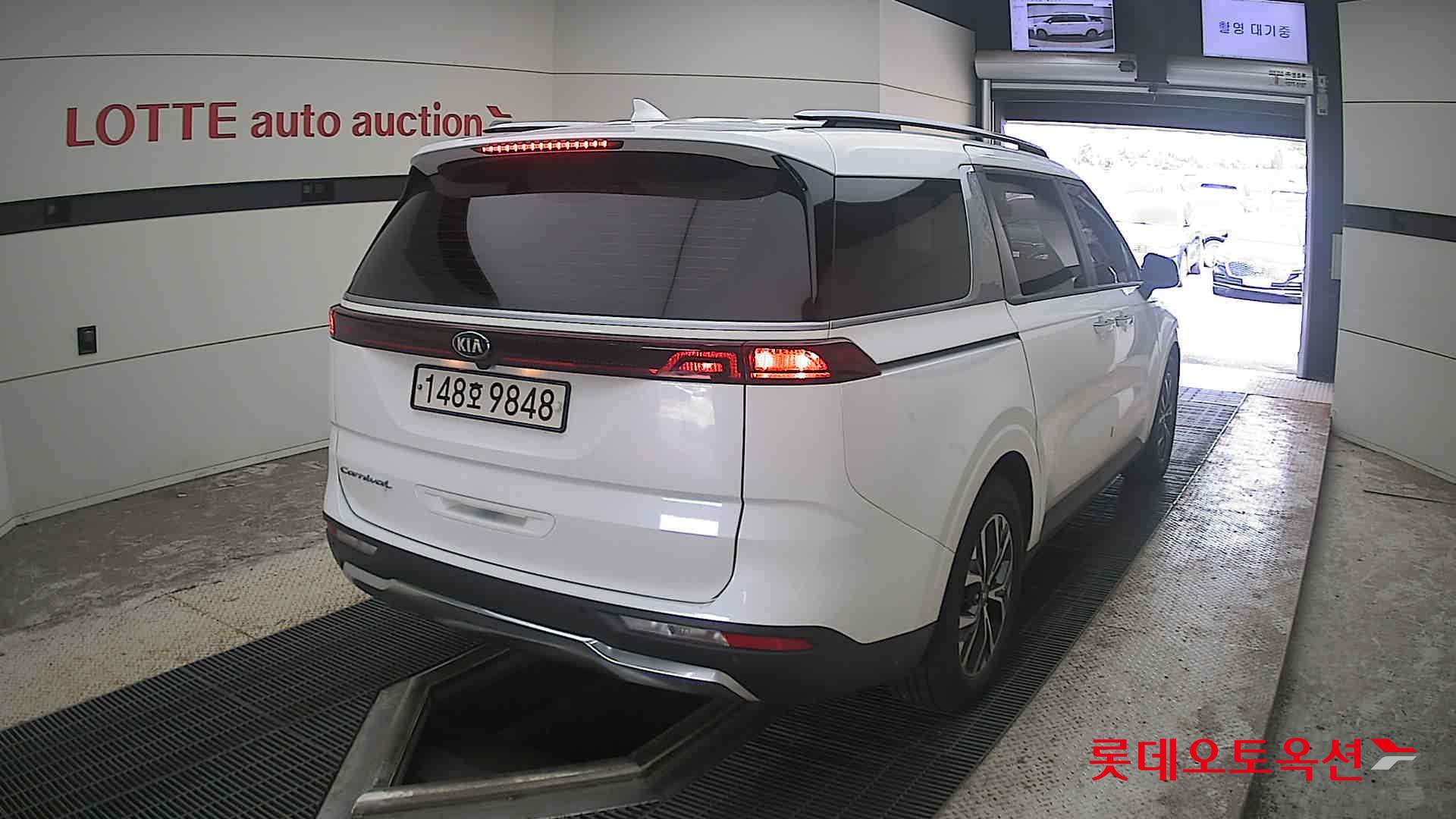 2021 - kia carnival