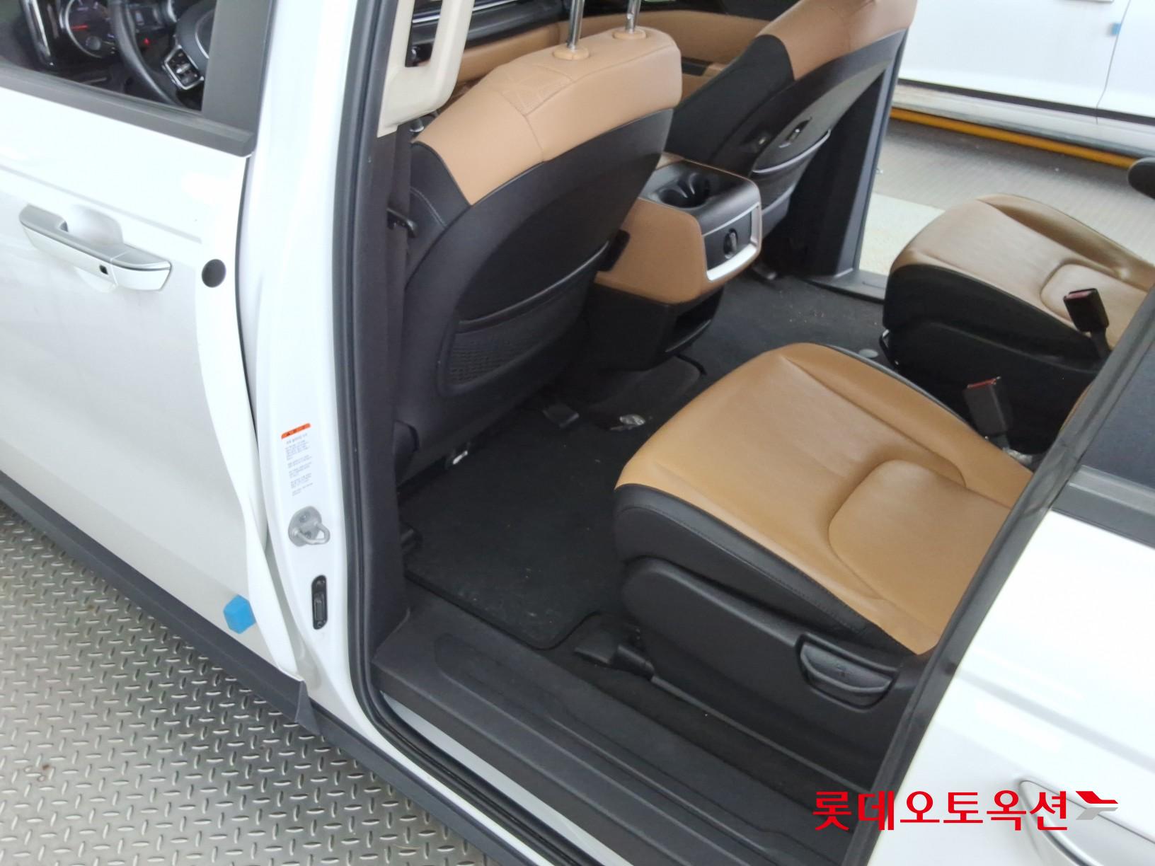 2021 - kia carnival