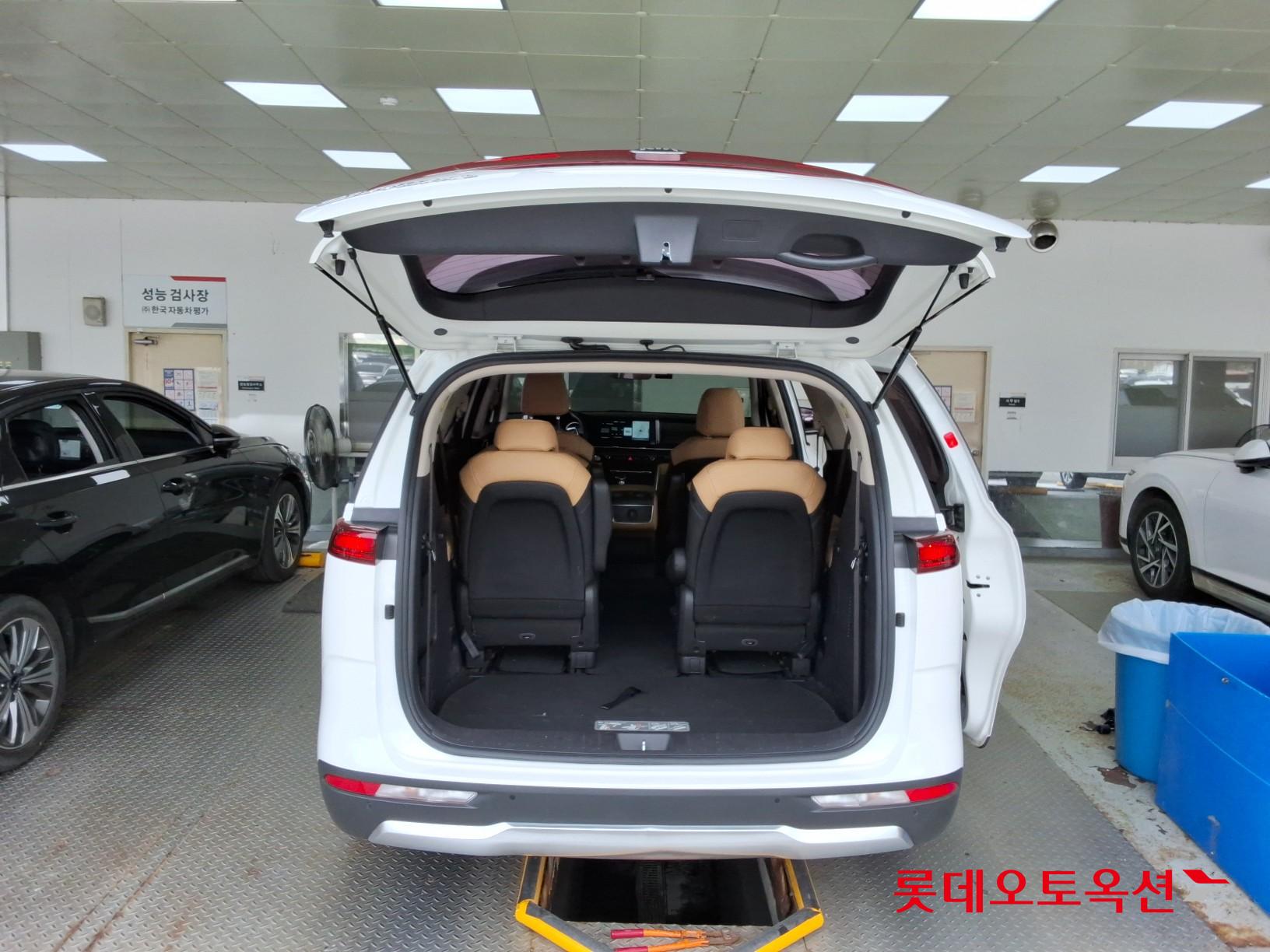 2021 - kia carnival
