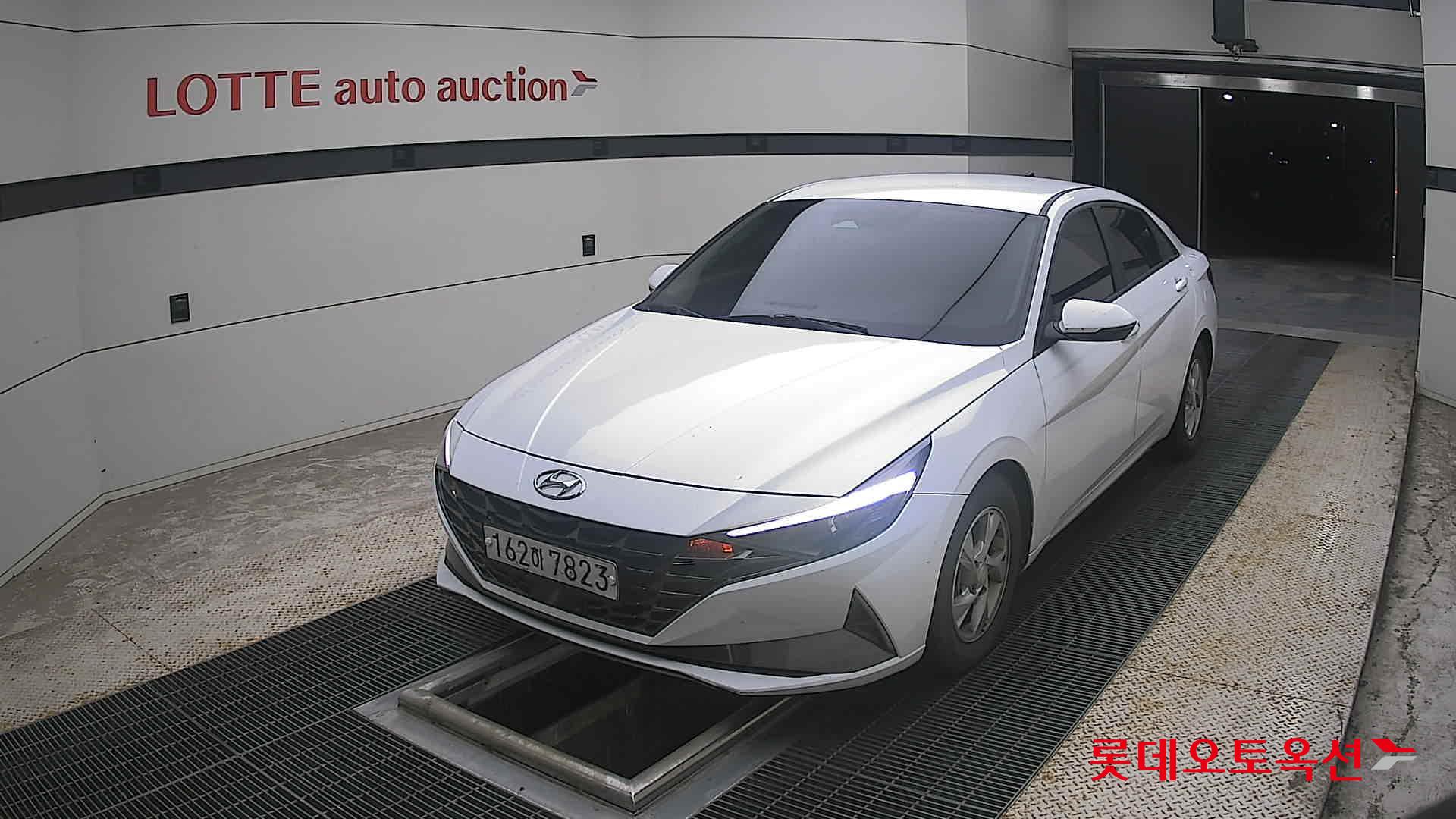 هيونداي أفانتي 2021 MODERN