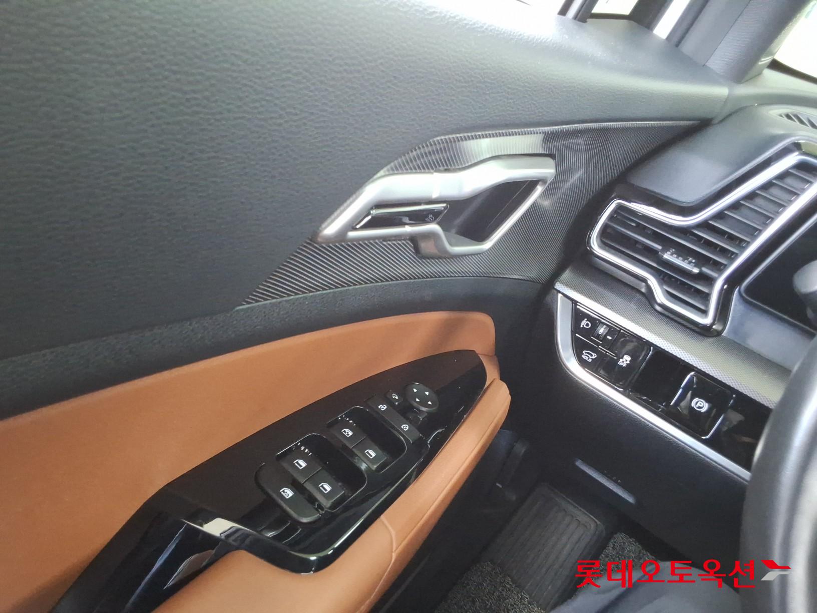 2023 - kia sportage