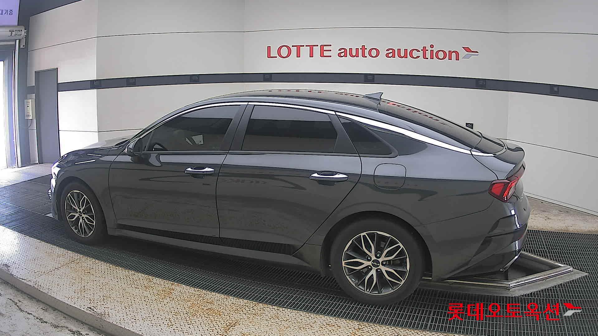 2022 - kia k5