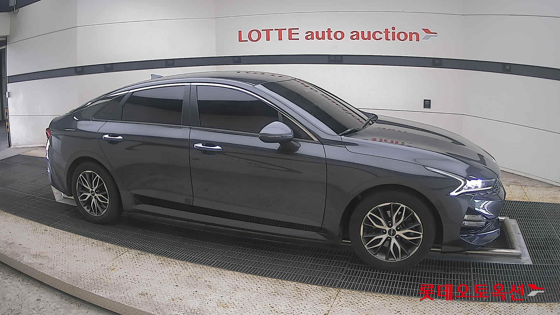 2022 - kia k5