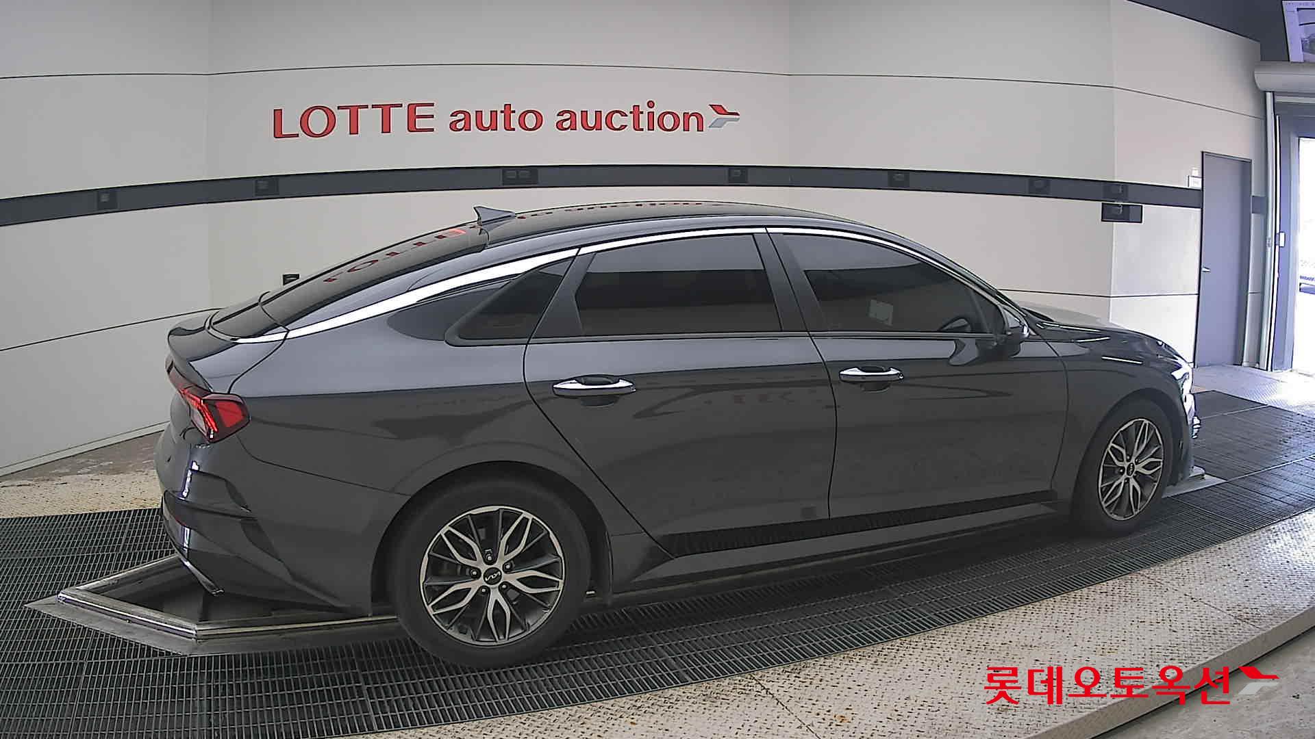 2022 - kia k5