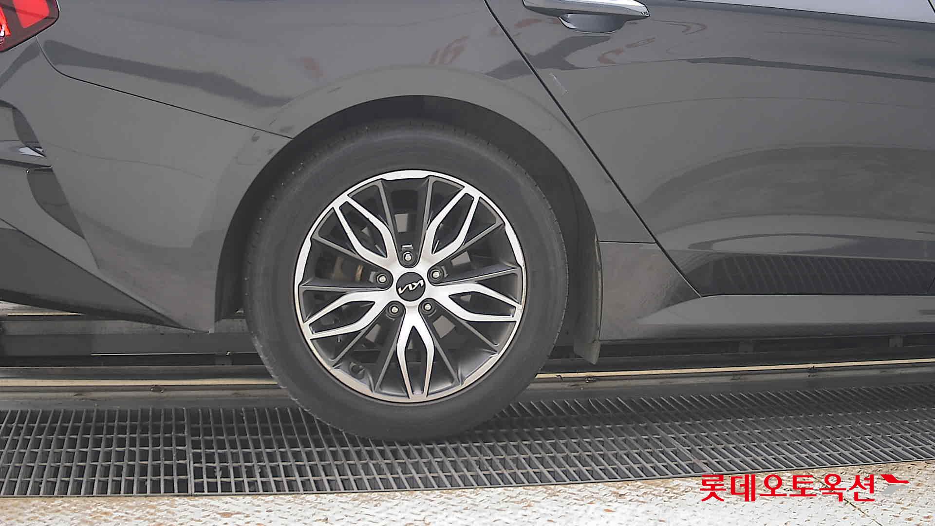 2022 - kia k5