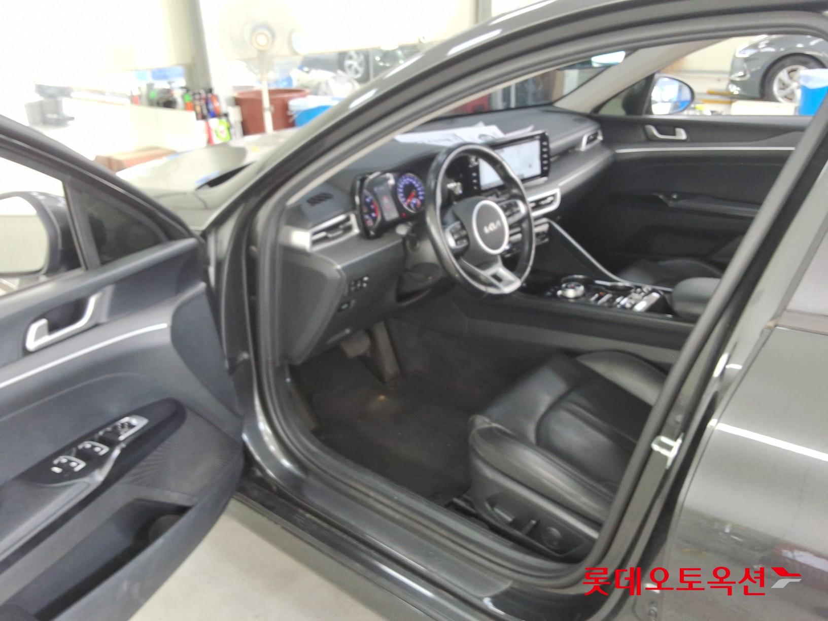 2022 - kia k5