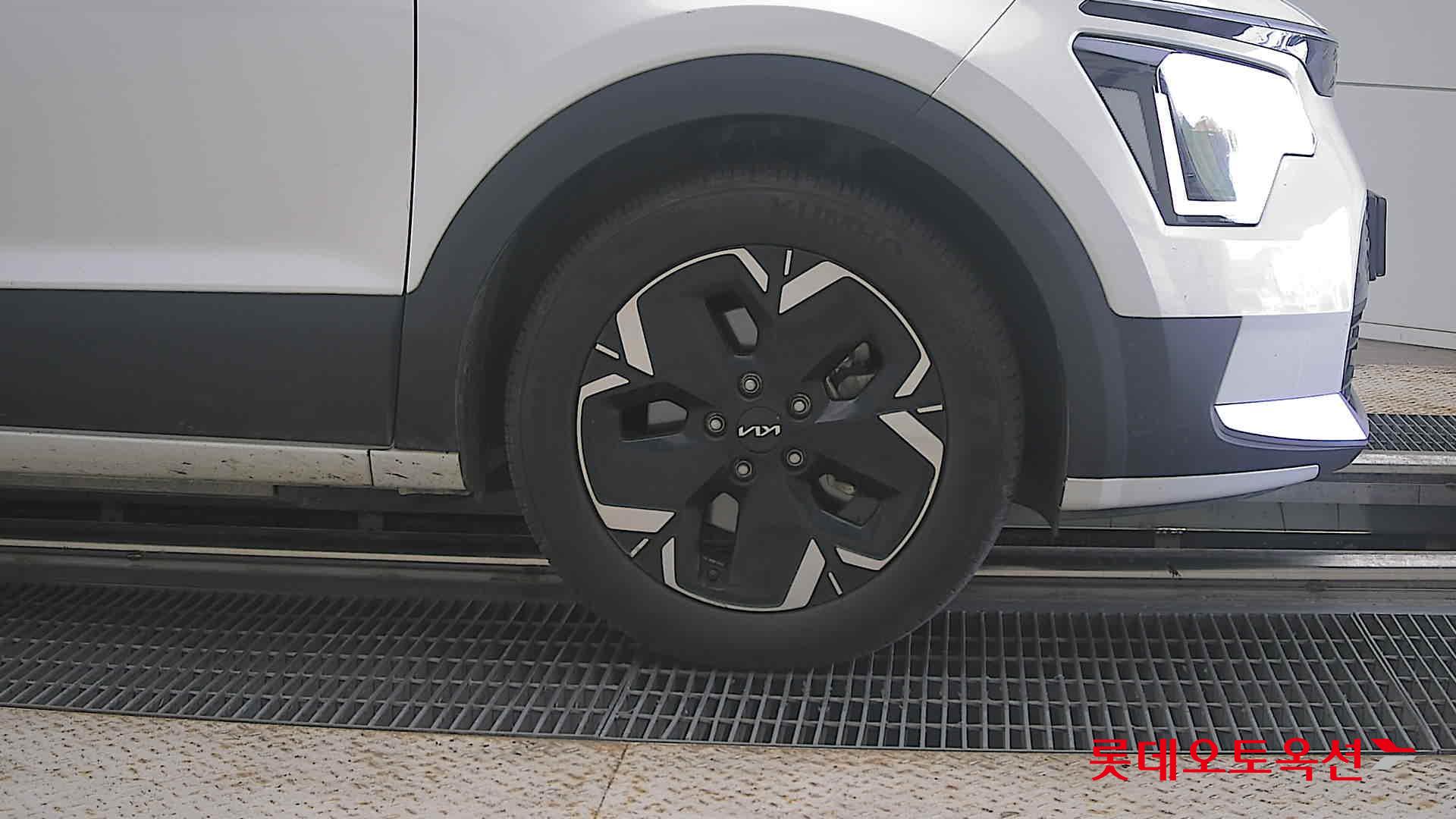 2023 - kia niro