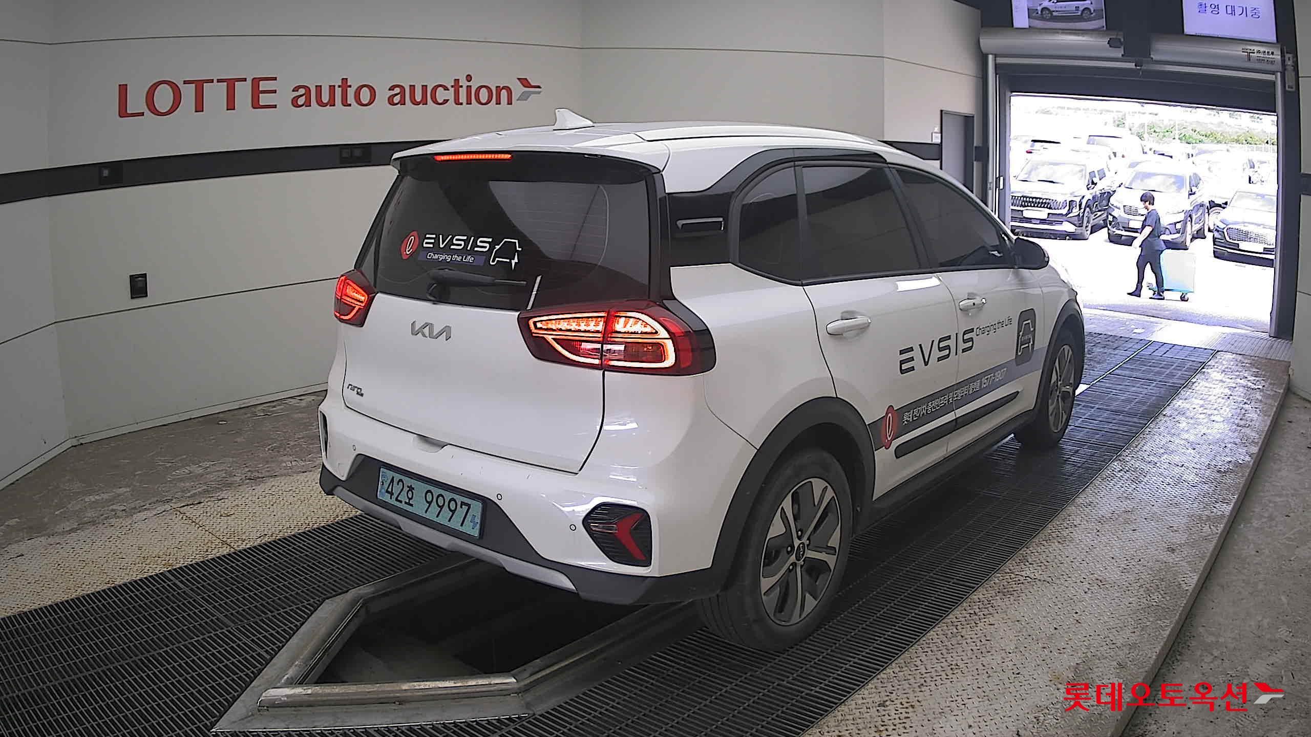 كيا Niro 2023 — صورة 12