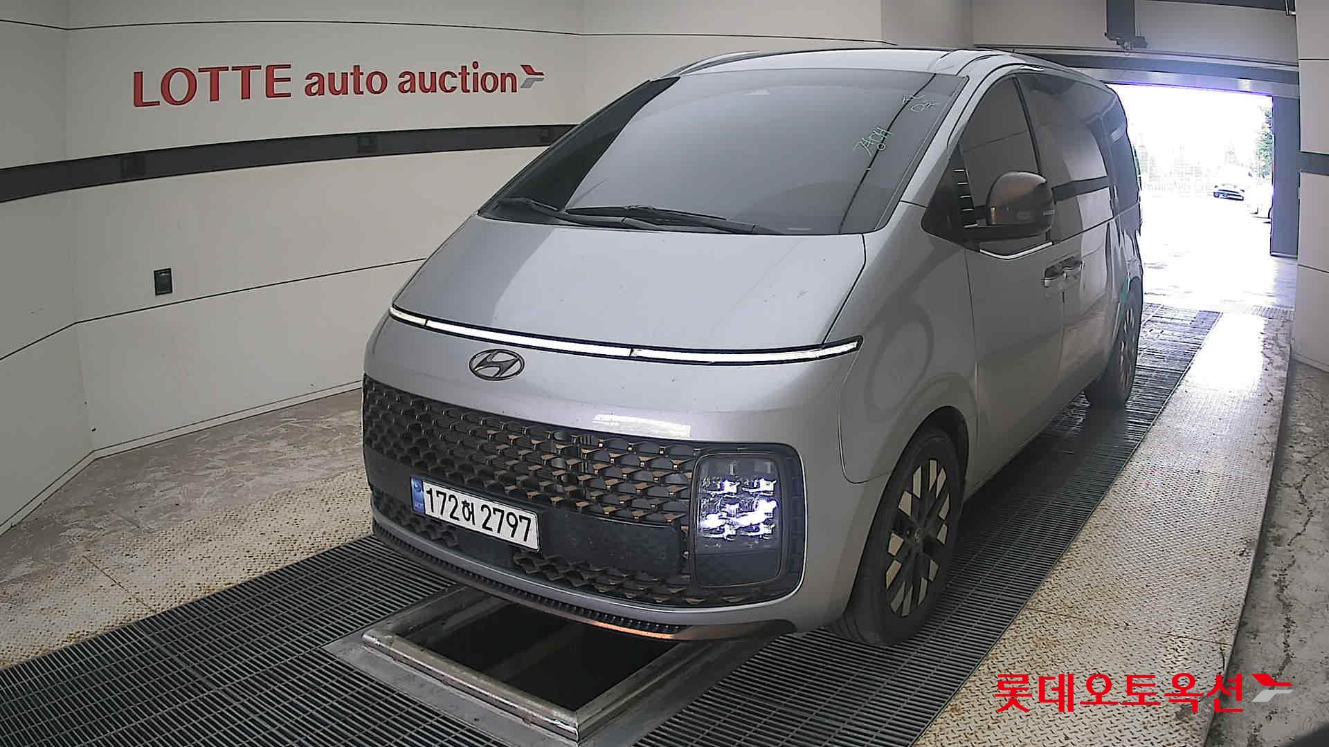 2022 - hyundai staria