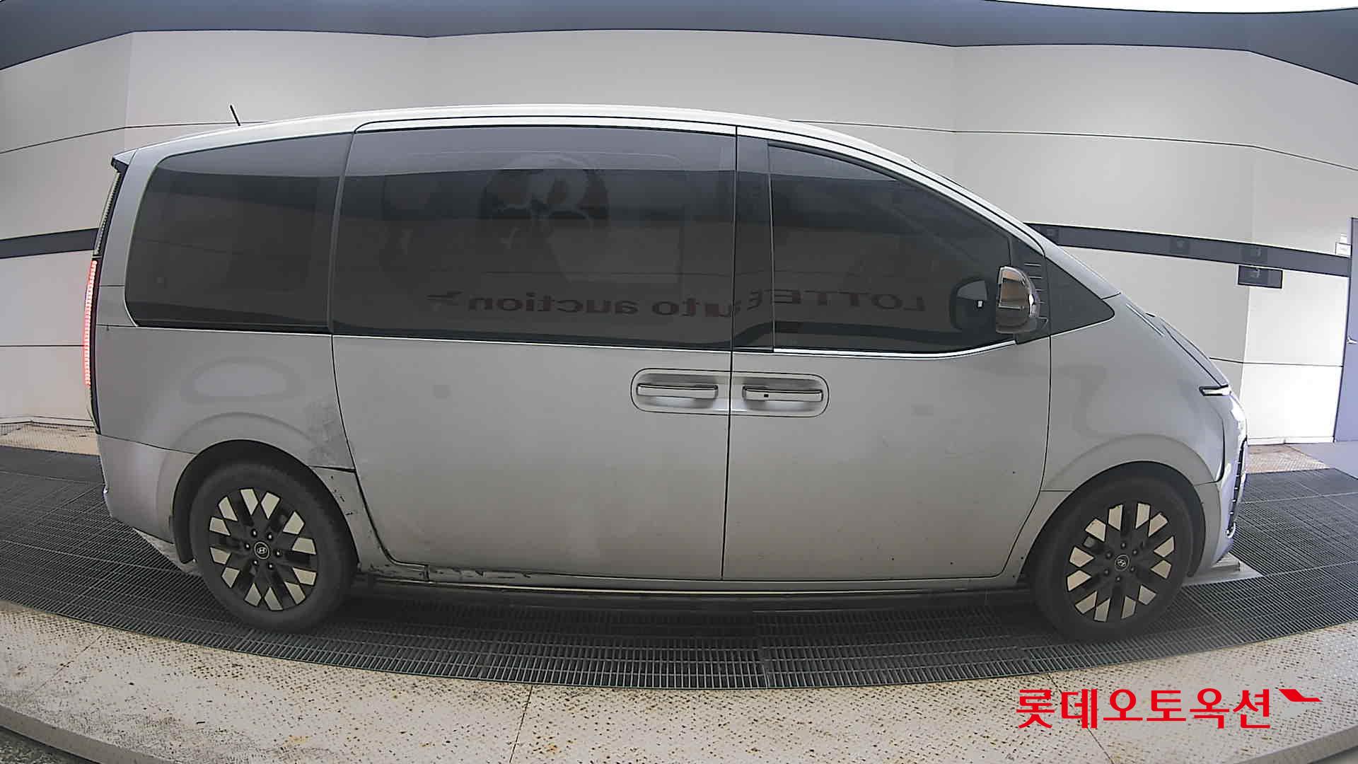 2022 - hyundai staria