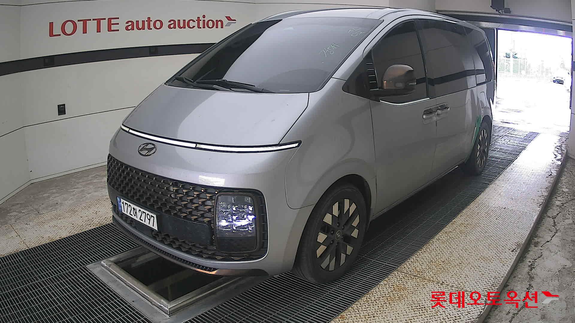 2022 - hyundai staria