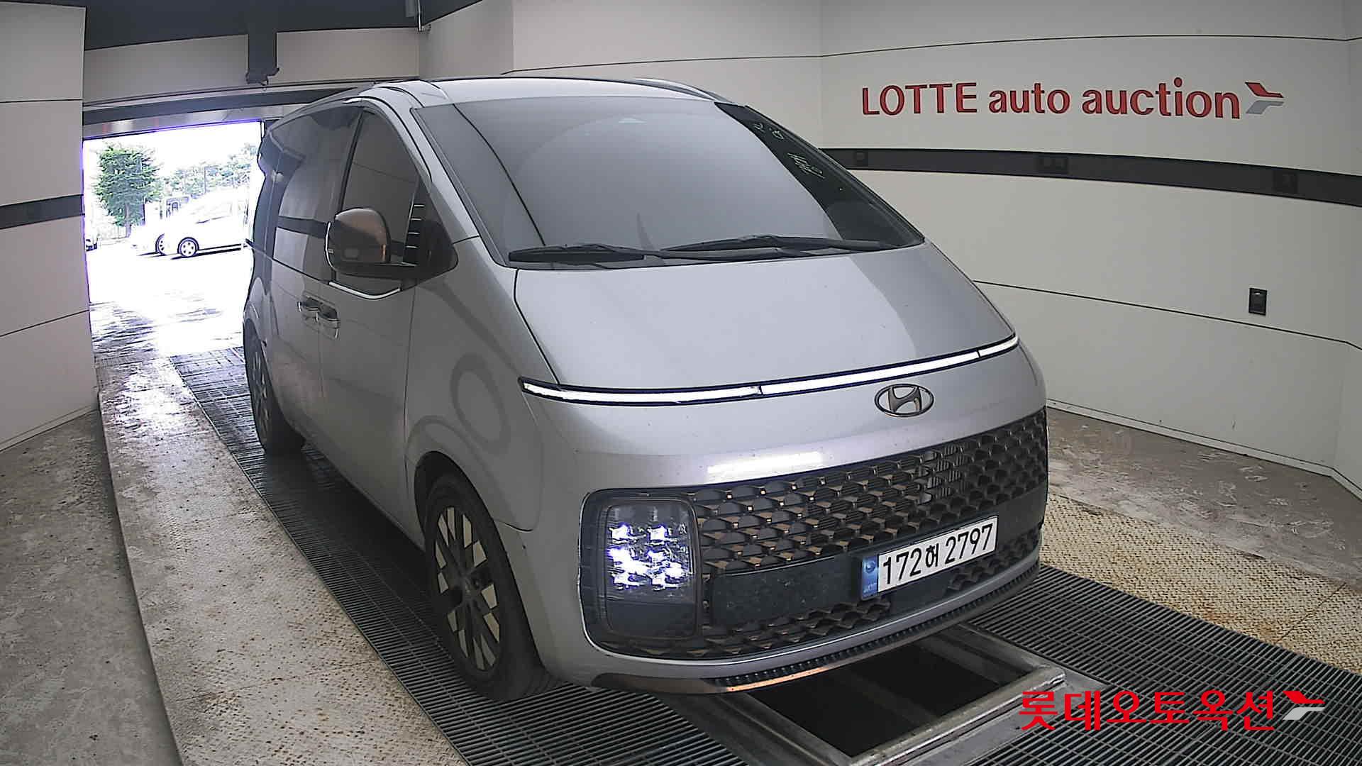 2022 - hyundai staria