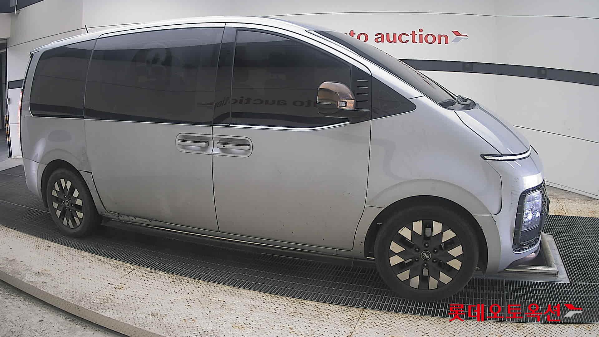 2022 - hyundai staria
