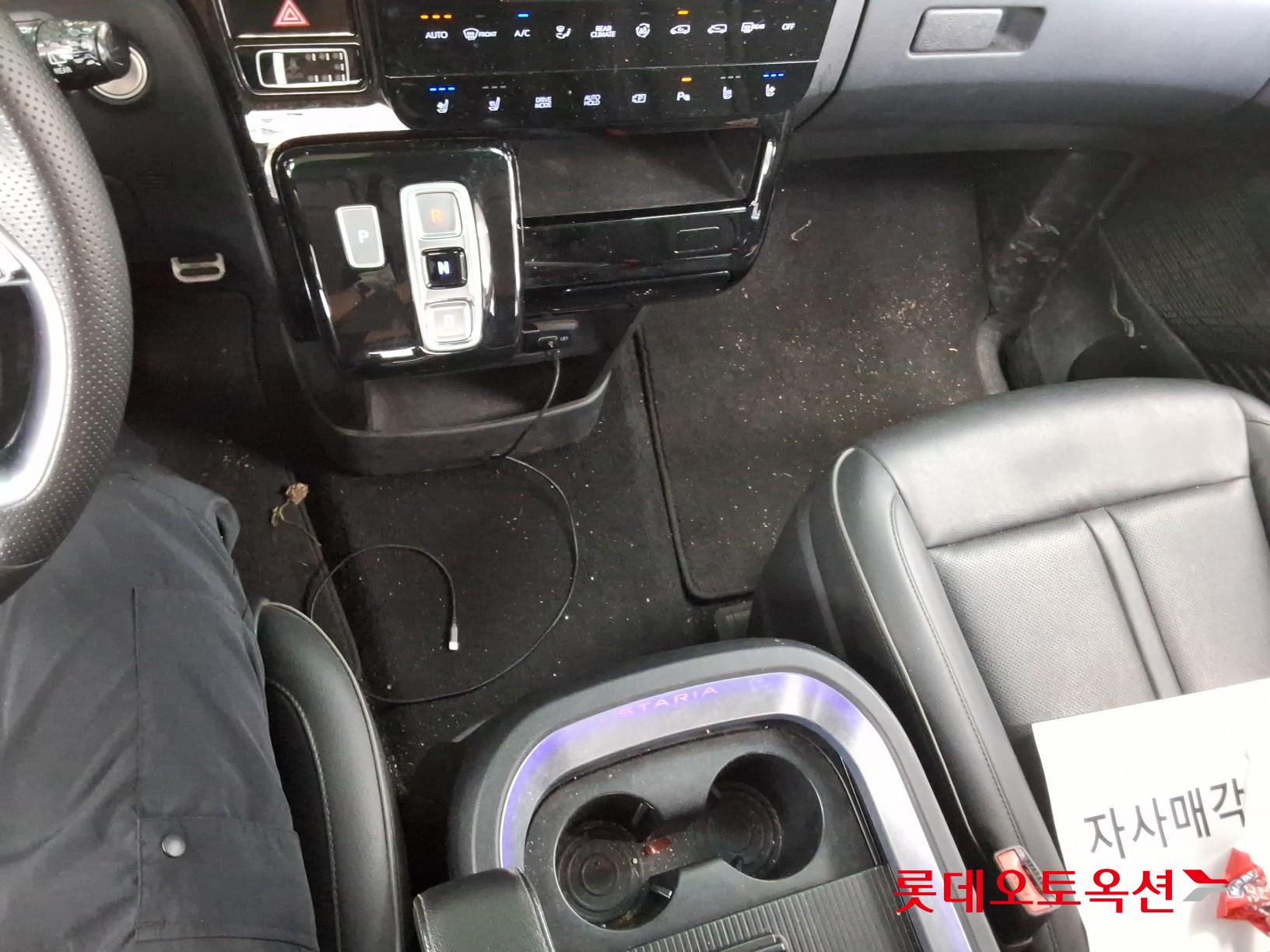 2022 - hyundai staria