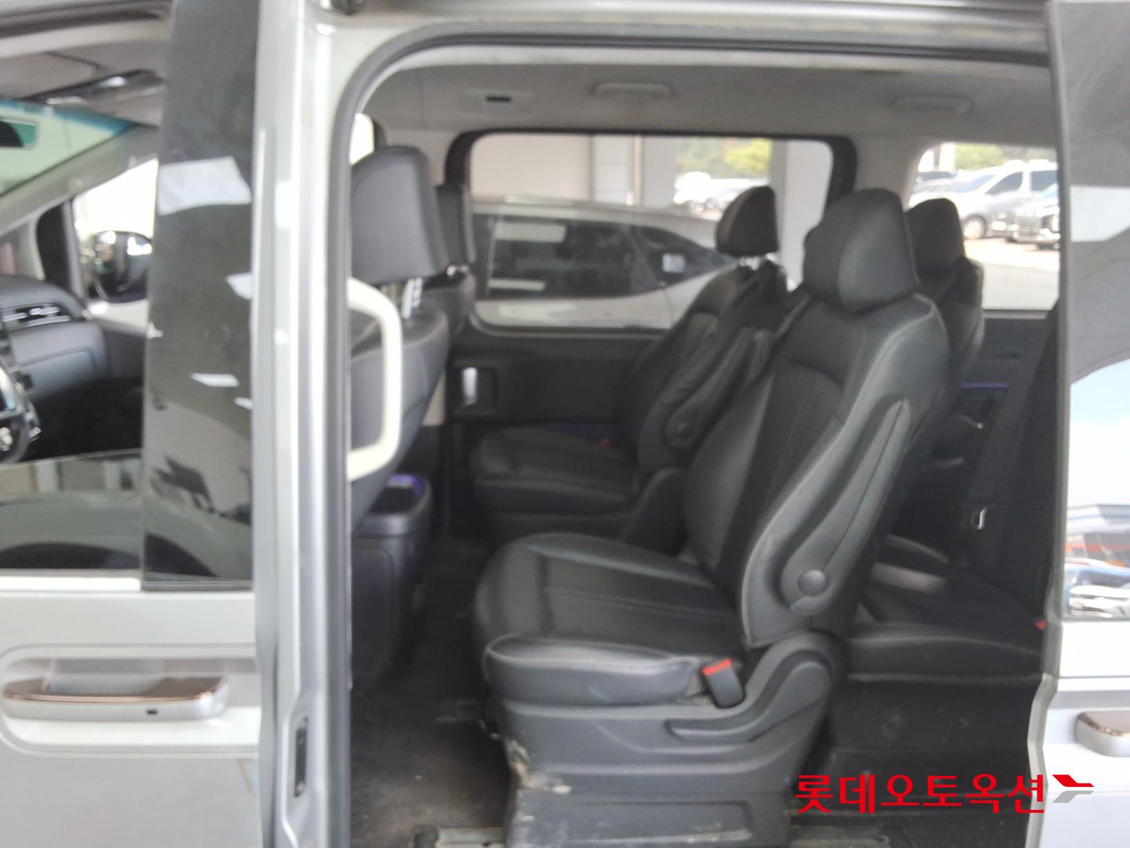2022 - hyundai staria