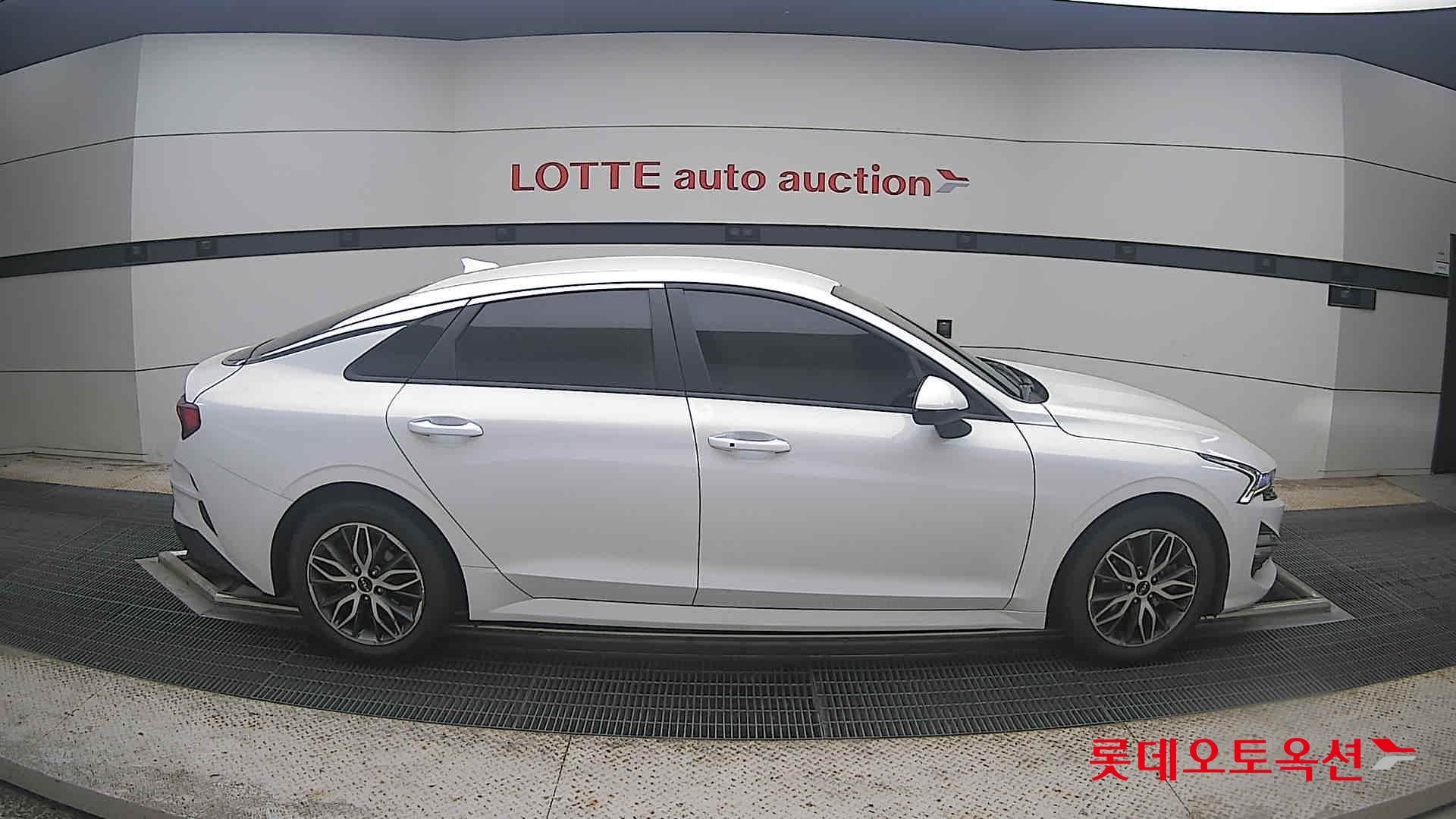 2022 - kia k5
