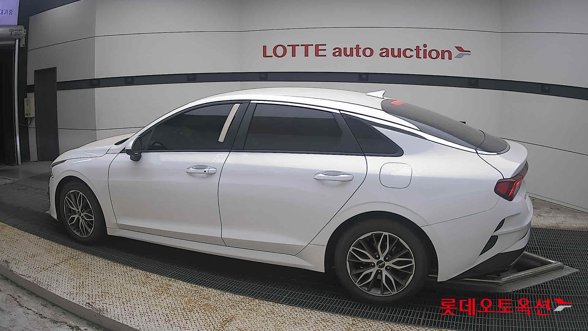 2022 - kia k5