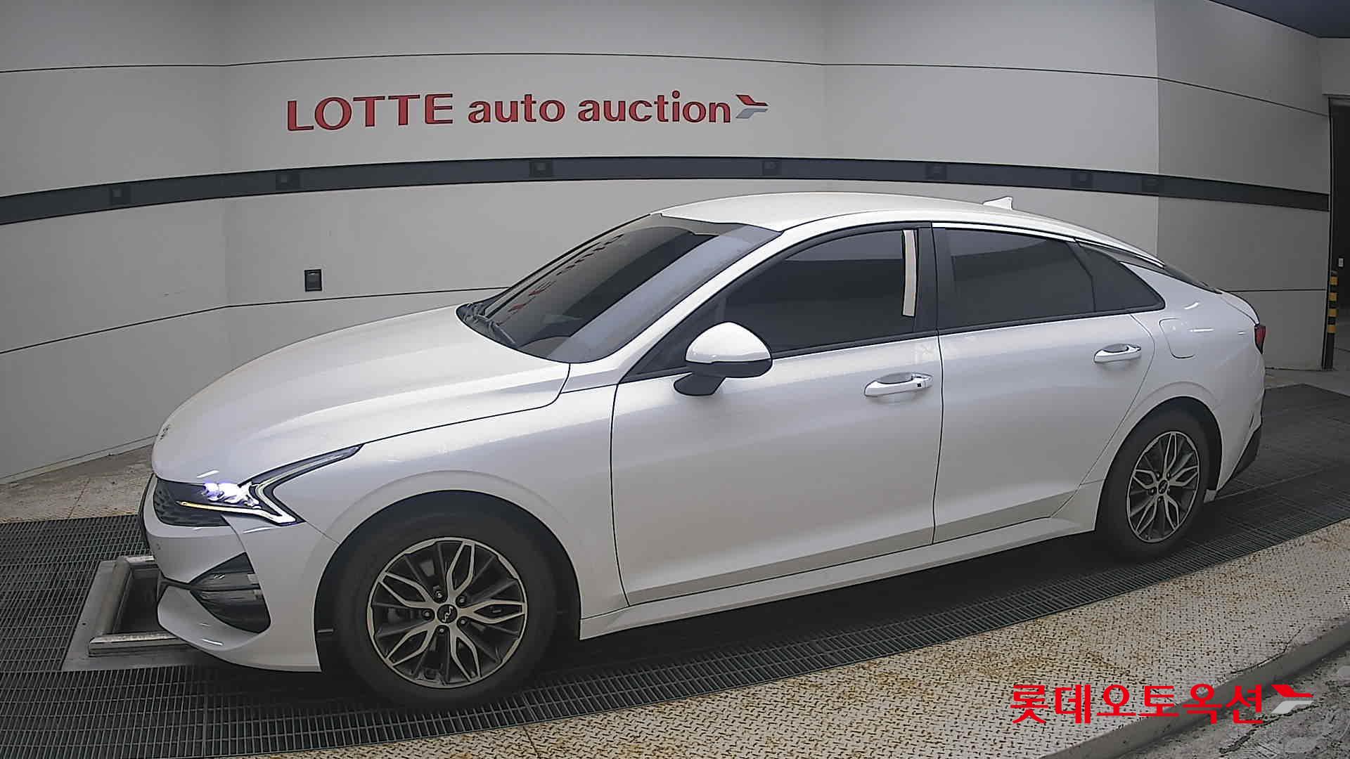 2022 - kia k5