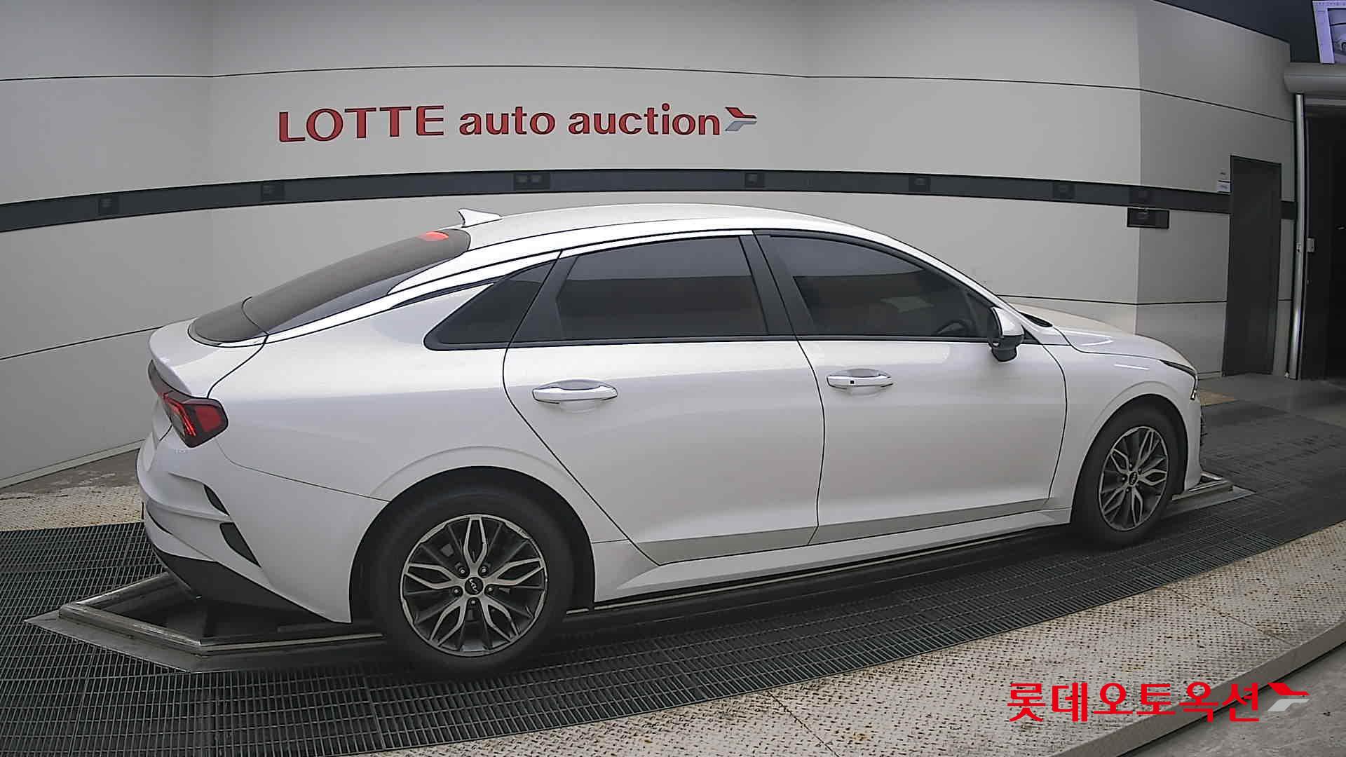 2022 - kia k5