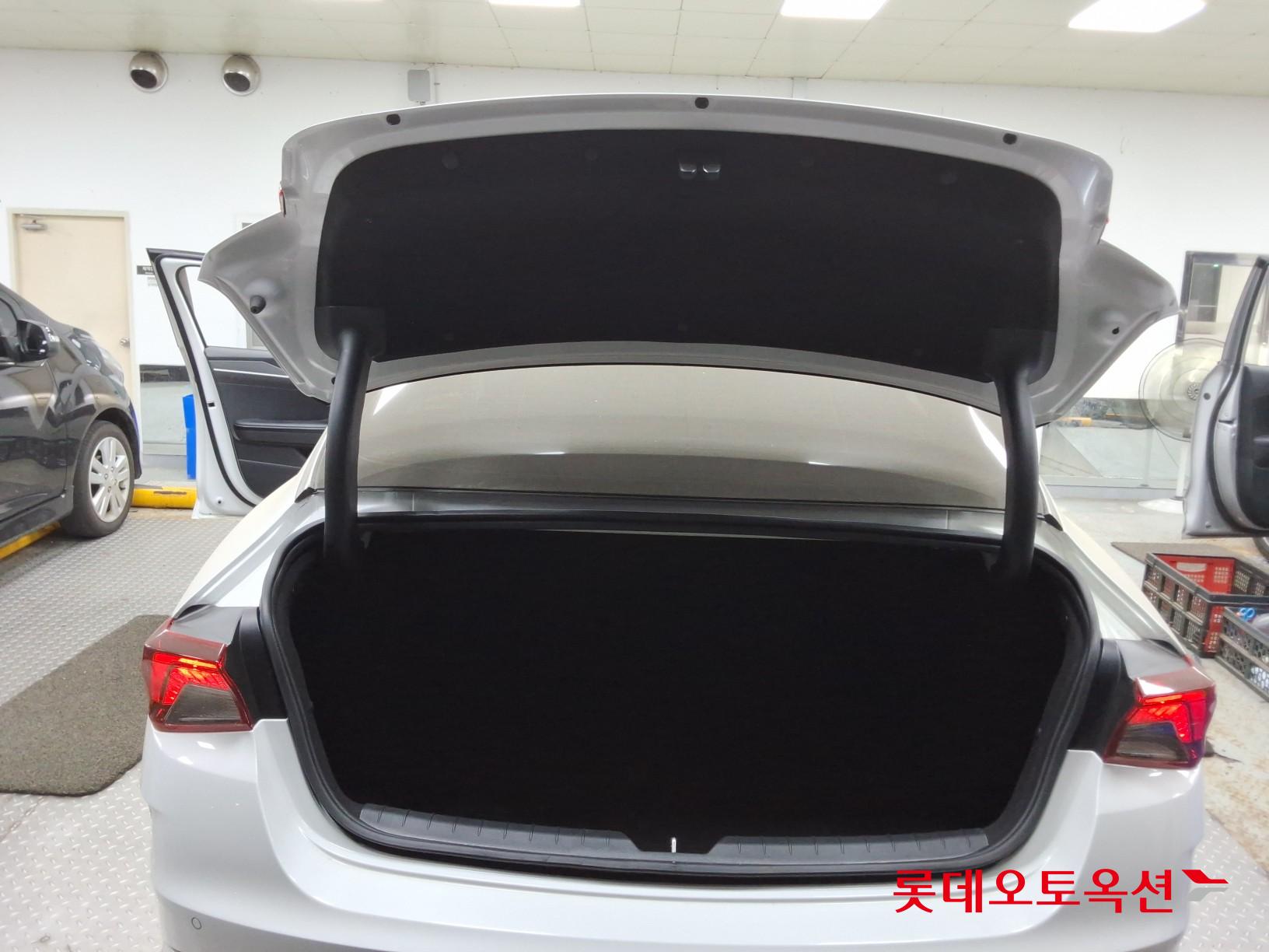 2022 - kia k5