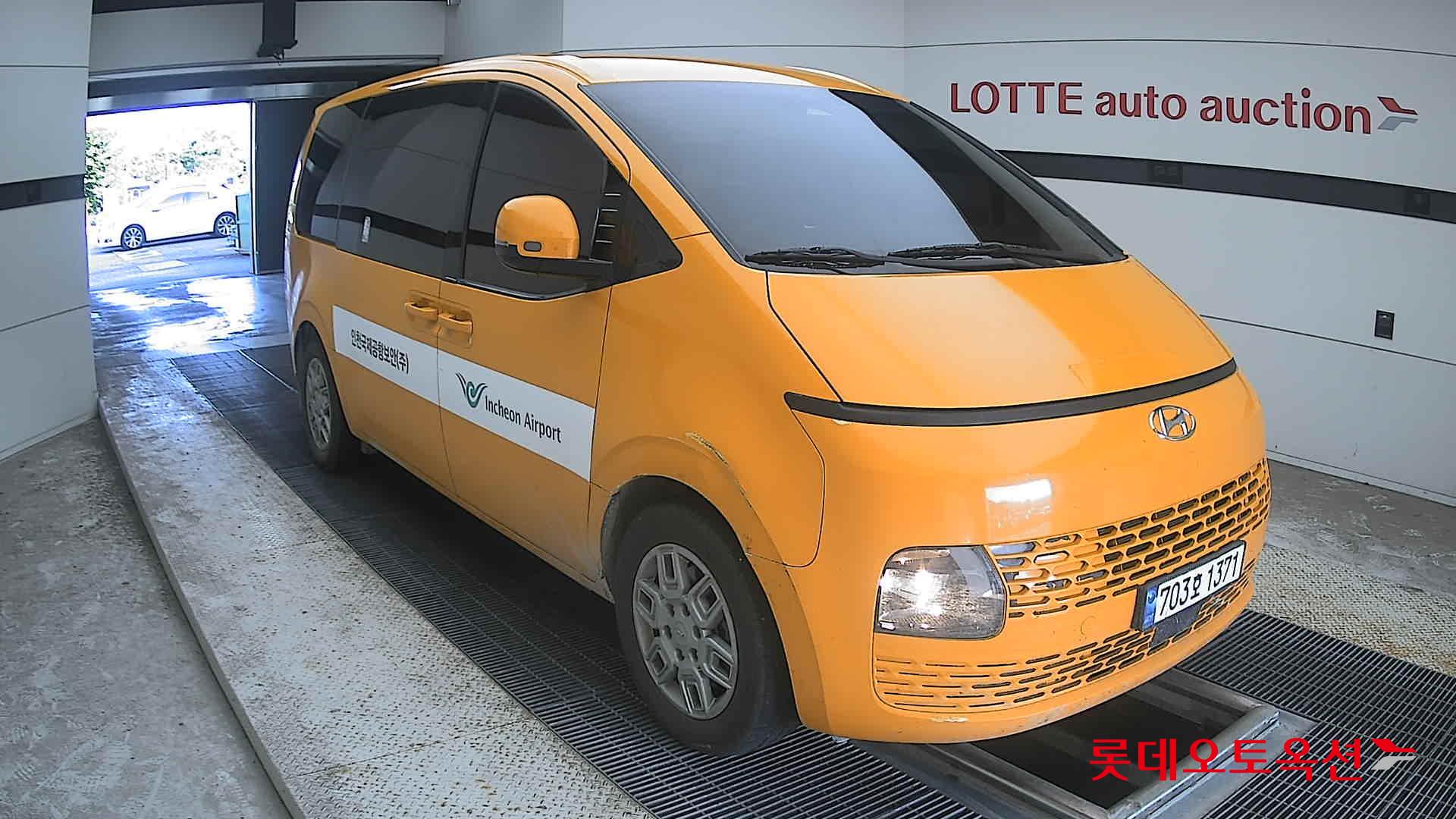 هيونداي Staria 2023 — صورة 19