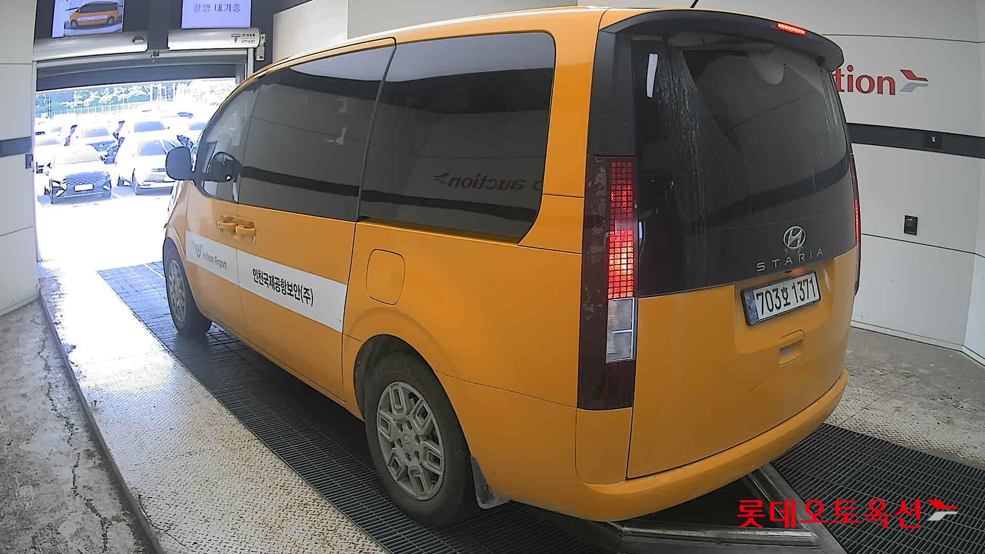 هيونداي Staria 2023 — صورة 10