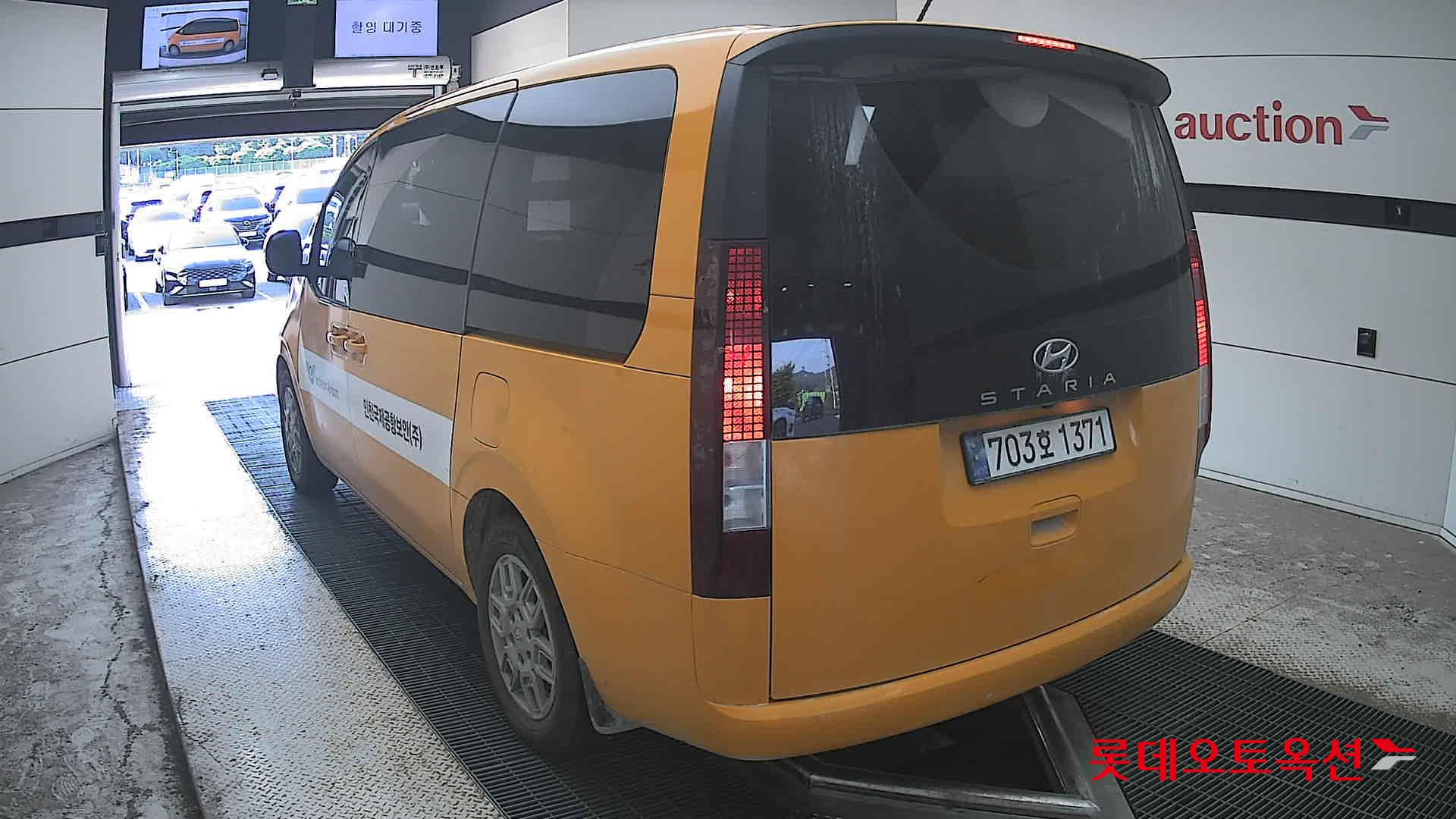 هيونداي Staria 2023 — صورة 9