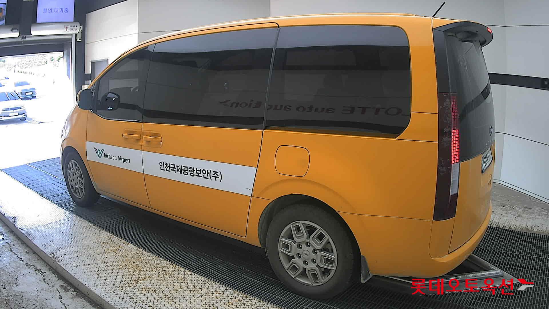 هيونداي Staria 2023 — صورة 8