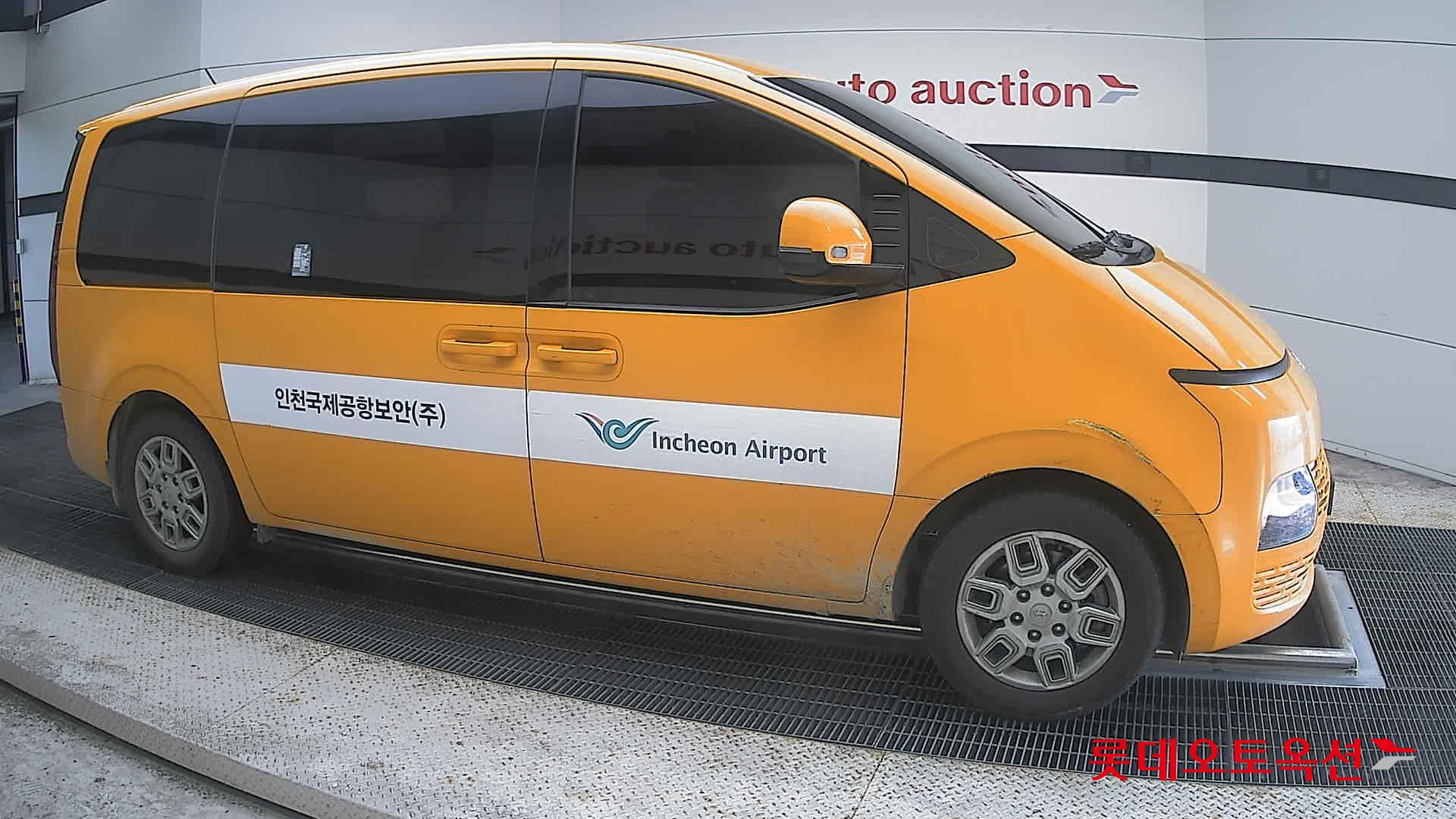 هيونداي Staria 2023 — صورة 17