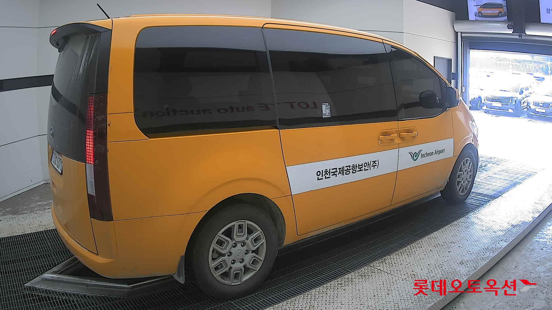 هيونداي Staria 2023 — صورة 14