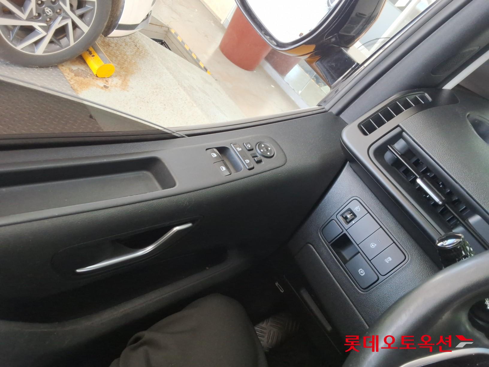 هيونداي Staria 2023 — صورة 28