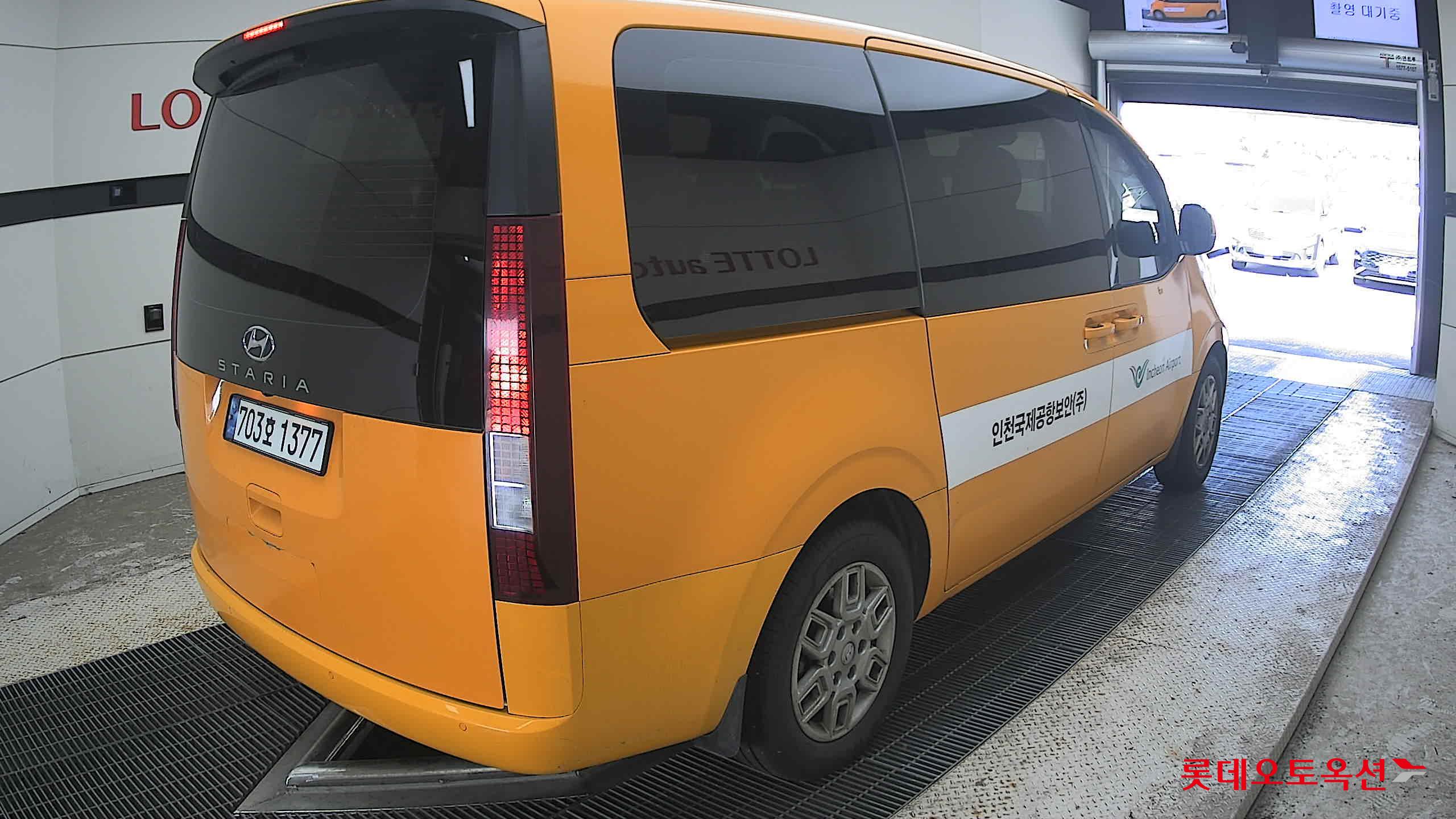 هيونداي Staria 2023 — صورة 12