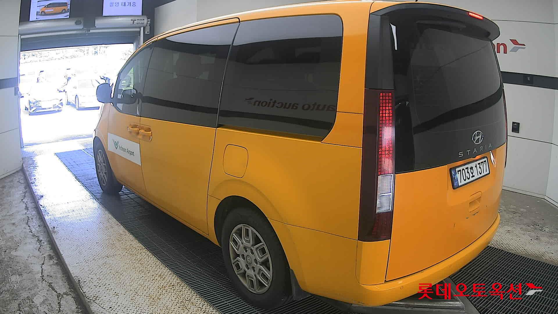 هيونداي Staria 2023 — صورة 10