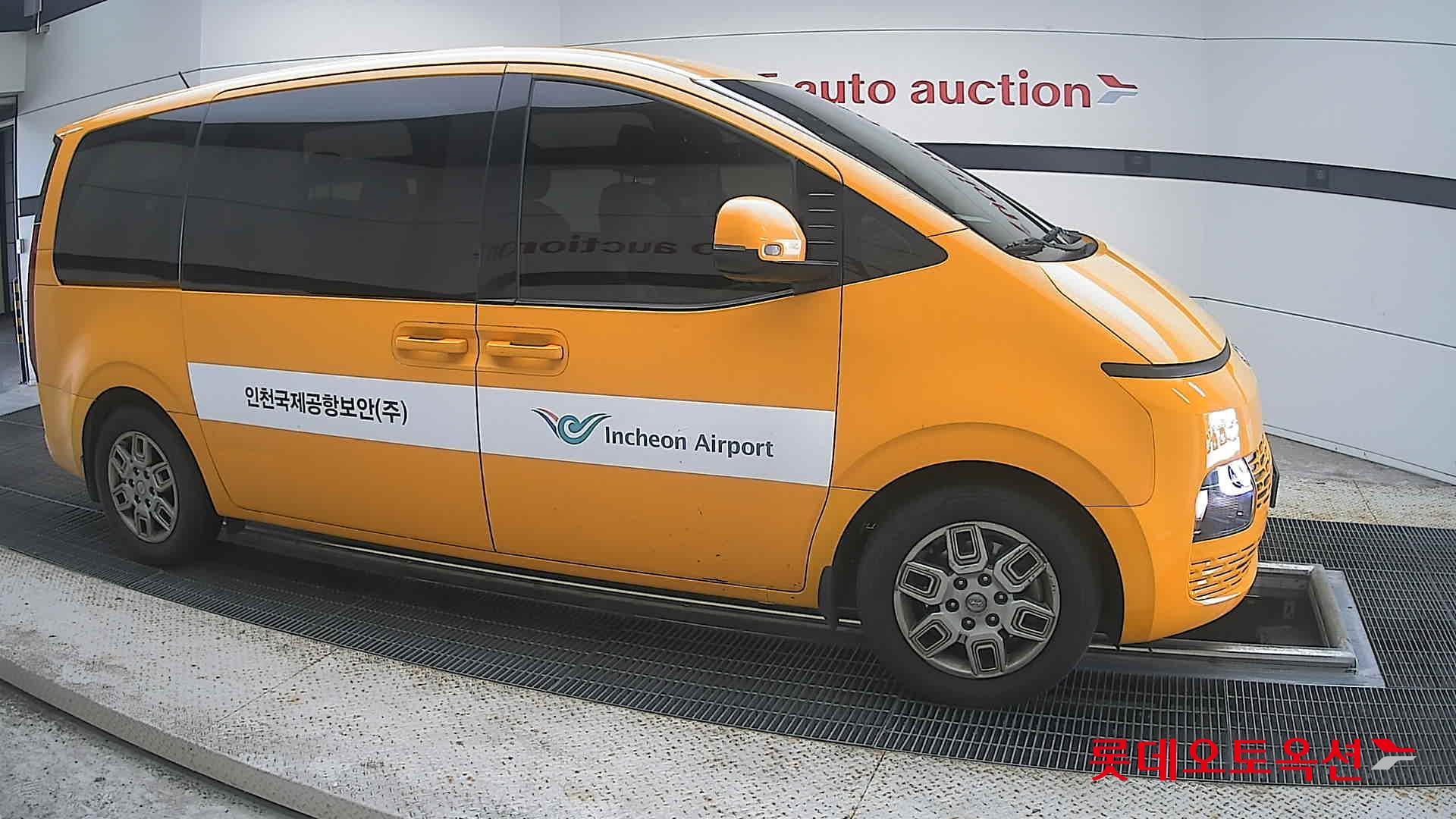 هيونداي Staria 2023 — صورة 17