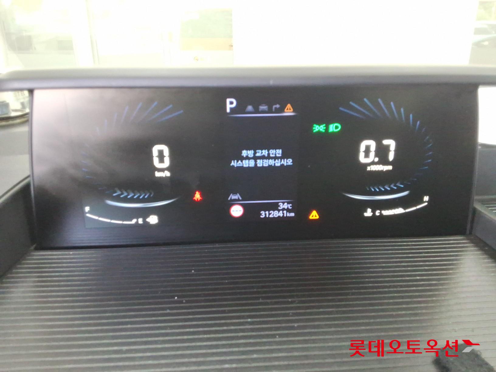 هيونداي Staria 2023 — صورة 30