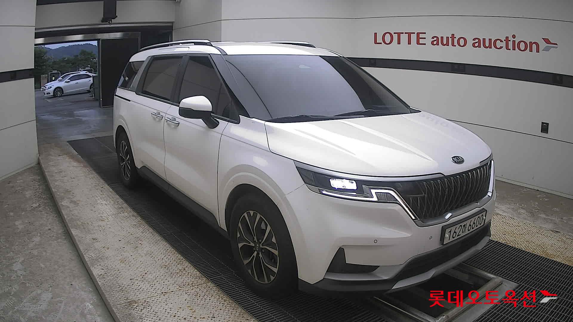 2021 - kia carnival