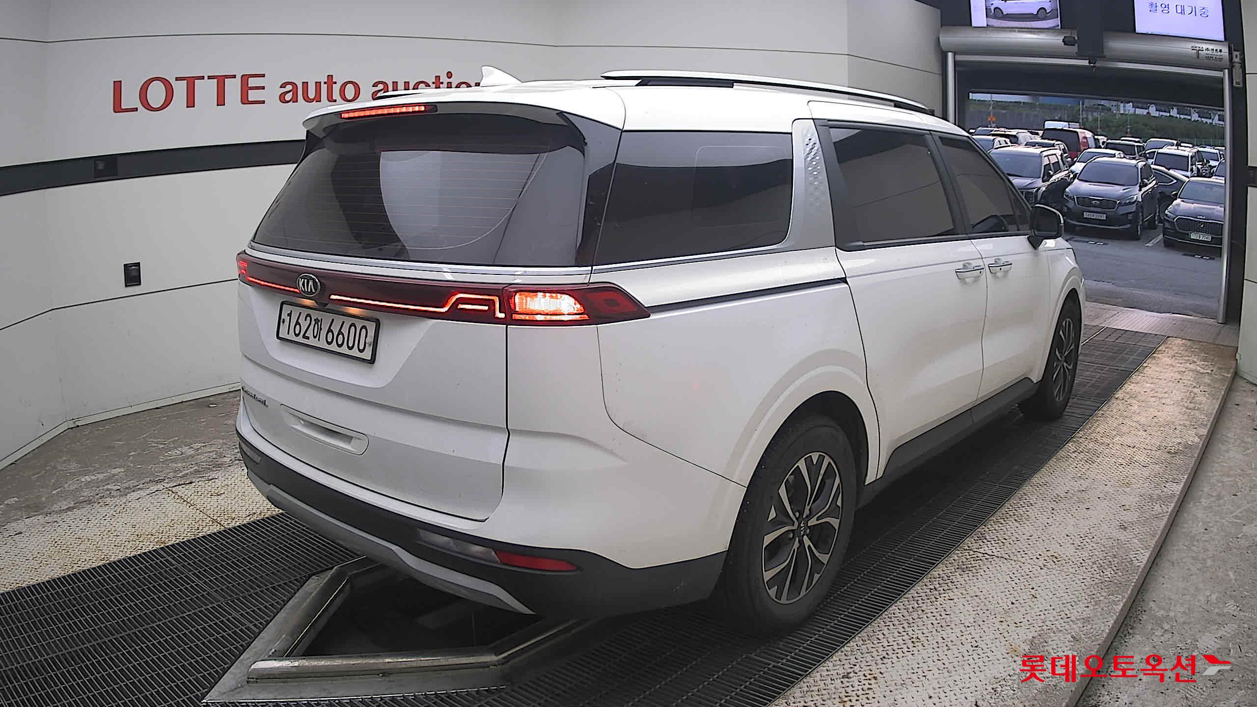 2021 - kia carnival