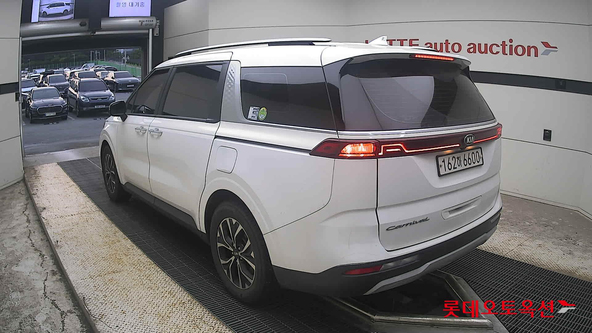 2021 - kia carnival