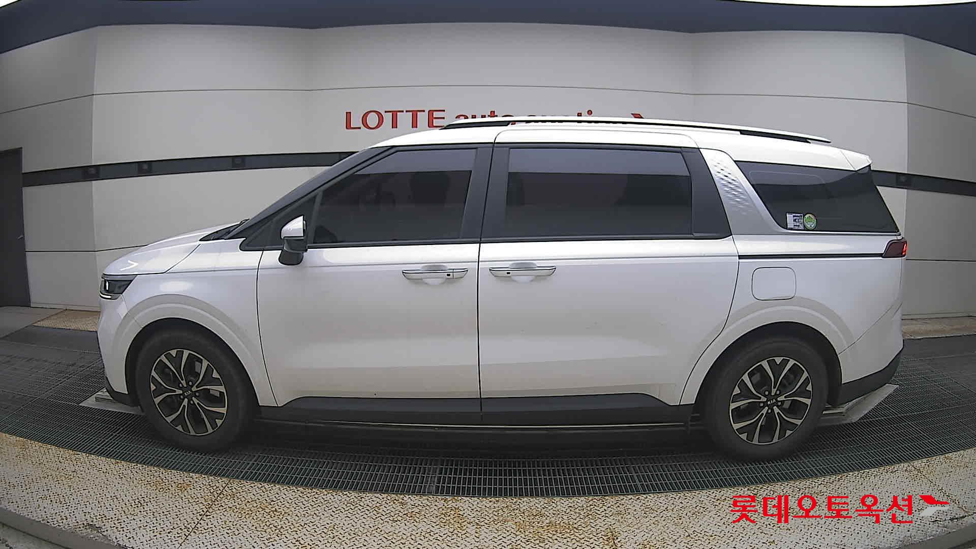 2021 - kia carnival